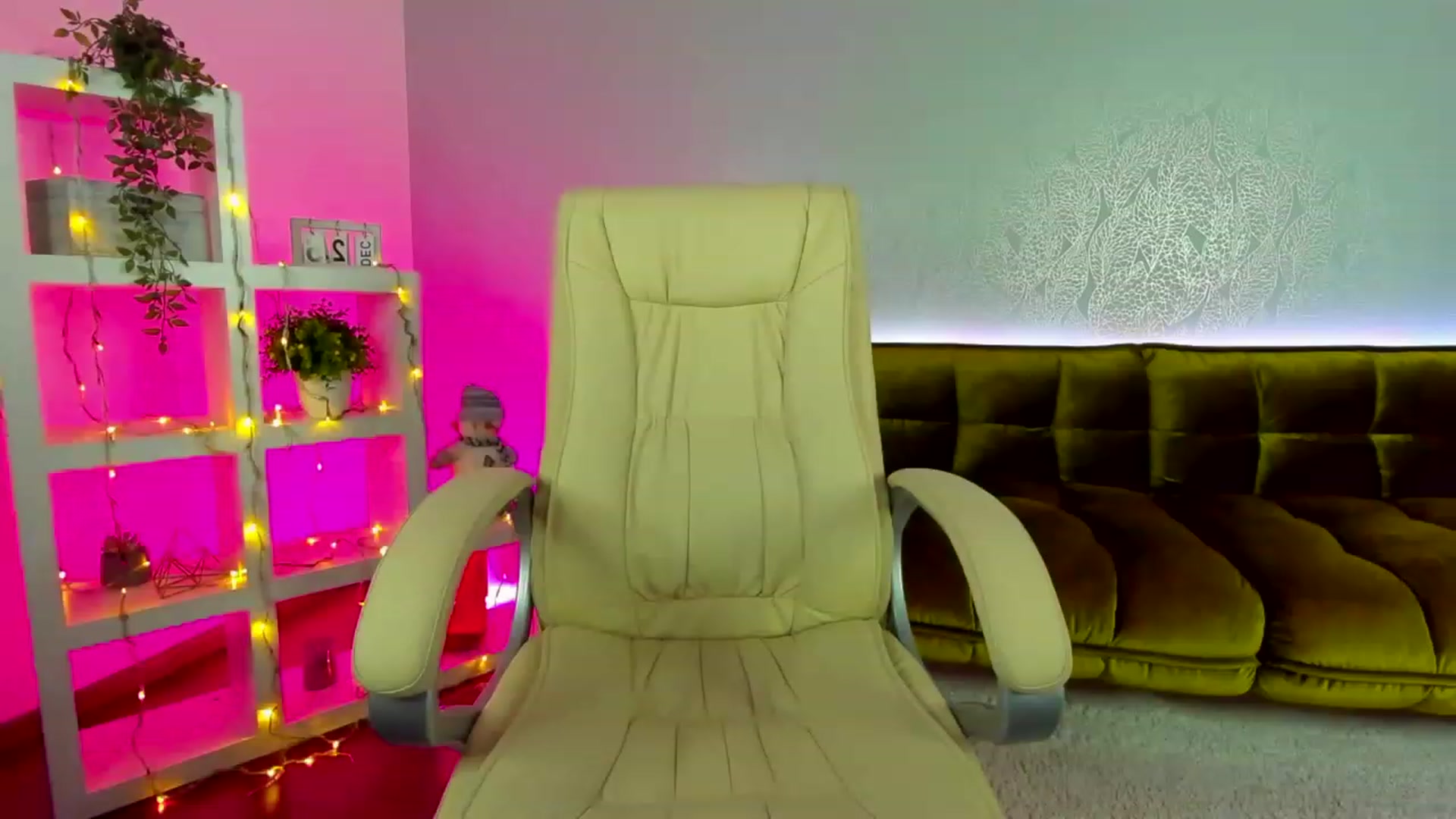 Gallery image thumbnail from EvaaKuniss's myfreecams stream on, 12/27/2022, 08:34 image 20 of 20