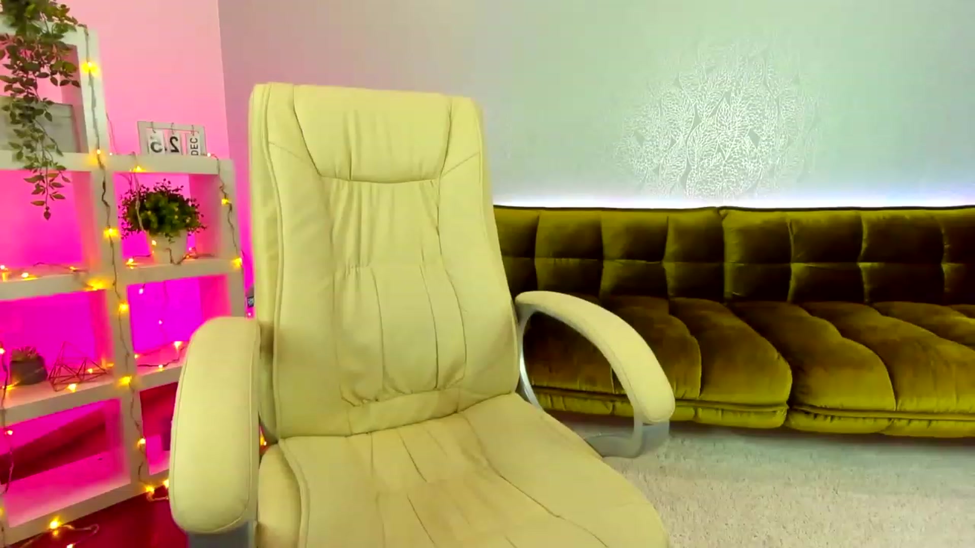 Gallery image thumbnail from EvaaKuniss's myfreecams stream on, 12/27/2022, 11:40 image 12 of 20