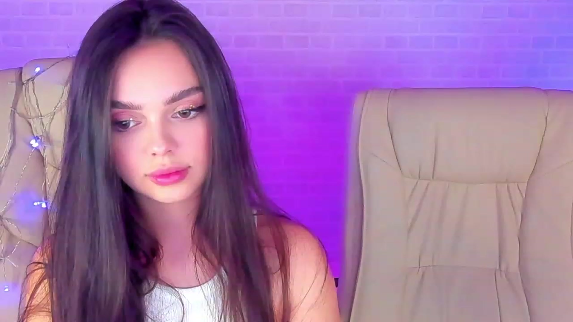 Gallery image thumbnail from EvaaKuniss's myfreecams stream on, 01/03/2023, 10:41 image 4 of 20