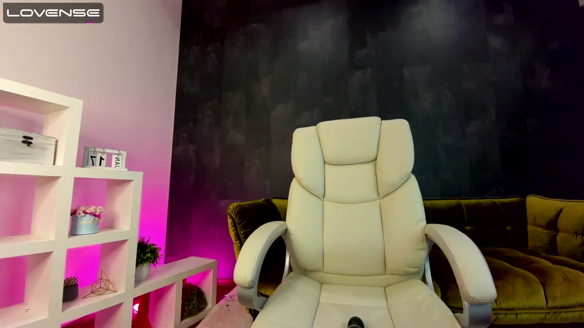 Gallery image thumbnail from EvaaKuniss's myfreecams stream on, 01/19/2023, 11:51 image 1 of 20