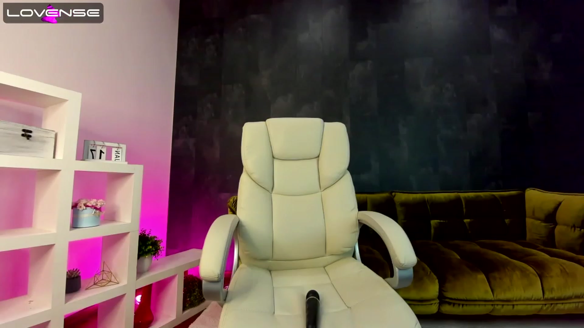 Gallery image thumbnail from EvaaKuniss's myfreecams stream on, 01/19/2023, 11:51 image 19 of 20