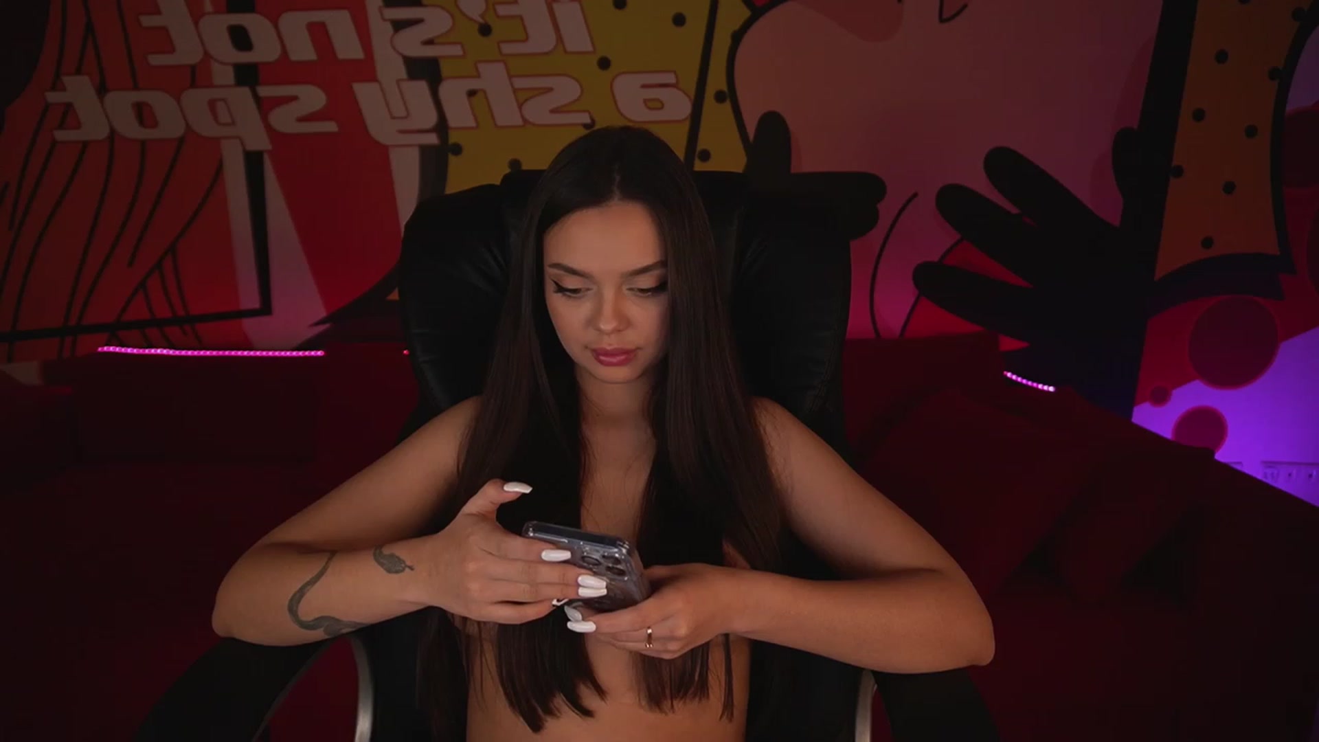 Gallery image thumbnail from EvaaKuniss's myfreecams stream on, 02/01/2023, 10:41 image 13 of 20