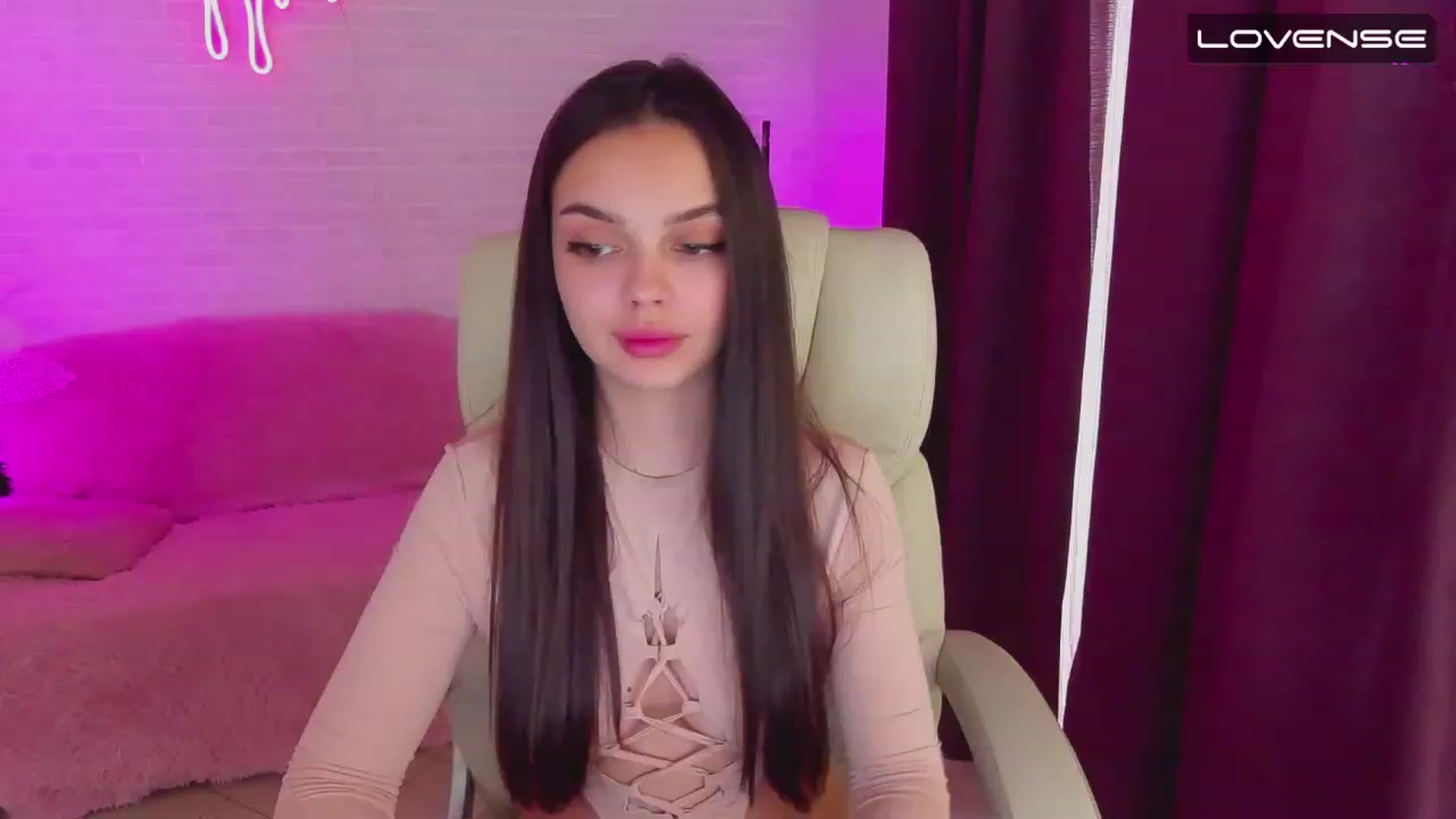 Gallery image thumbnail from EvaaKuniss's myfreecams stream on, 02/03/2023, 10:35 image 5 of 20