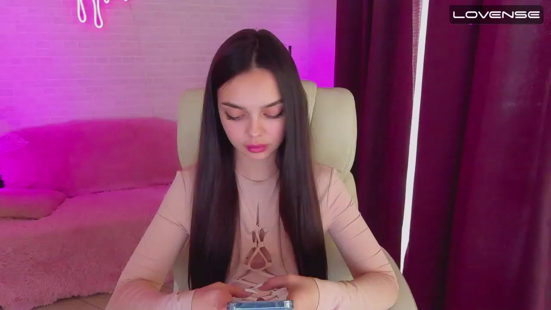 Gallery image thumbnail from EvaaKuniss's myfreecams stream on, 02/03/2023, 10:35 image 2 of 20