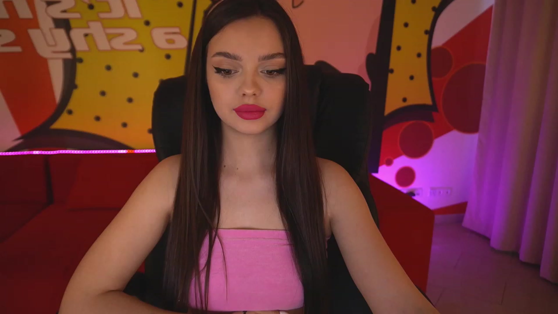 Gallery image thumbnail from EvaaKuniss's myfreecams stream on, 02/06/2023, 09:10 image 2 of 20