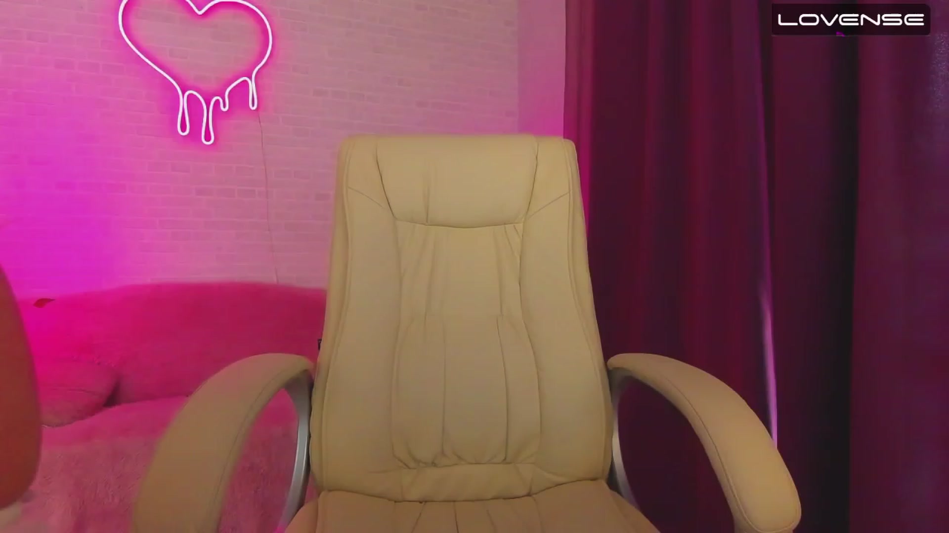 Gallery image thumbnail from EvaaKuniss's myfreecams stream on, 02/07/2023, 11:13 image 19 of 20