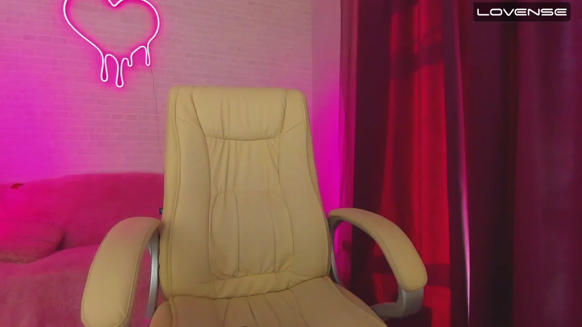 Gallery image thumbnail from EvaaKuniss's myfreecams stream on, 02/07/2023, 12:47 image 10 of 20