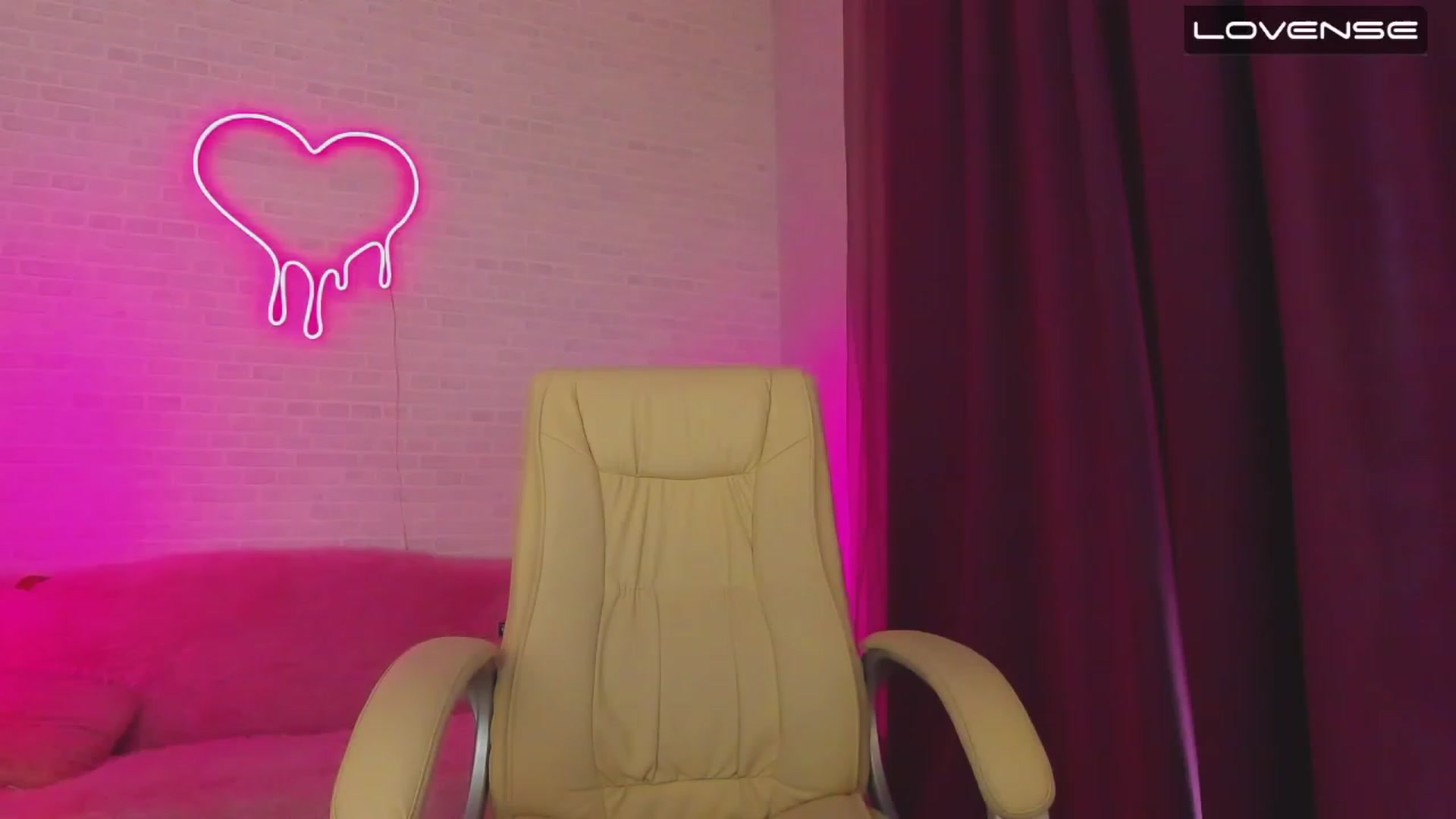 Gallery image thumbnail from EvaaKuniss's myfreecams stream on, 02/07/2023, 12:47 image 5 of 20