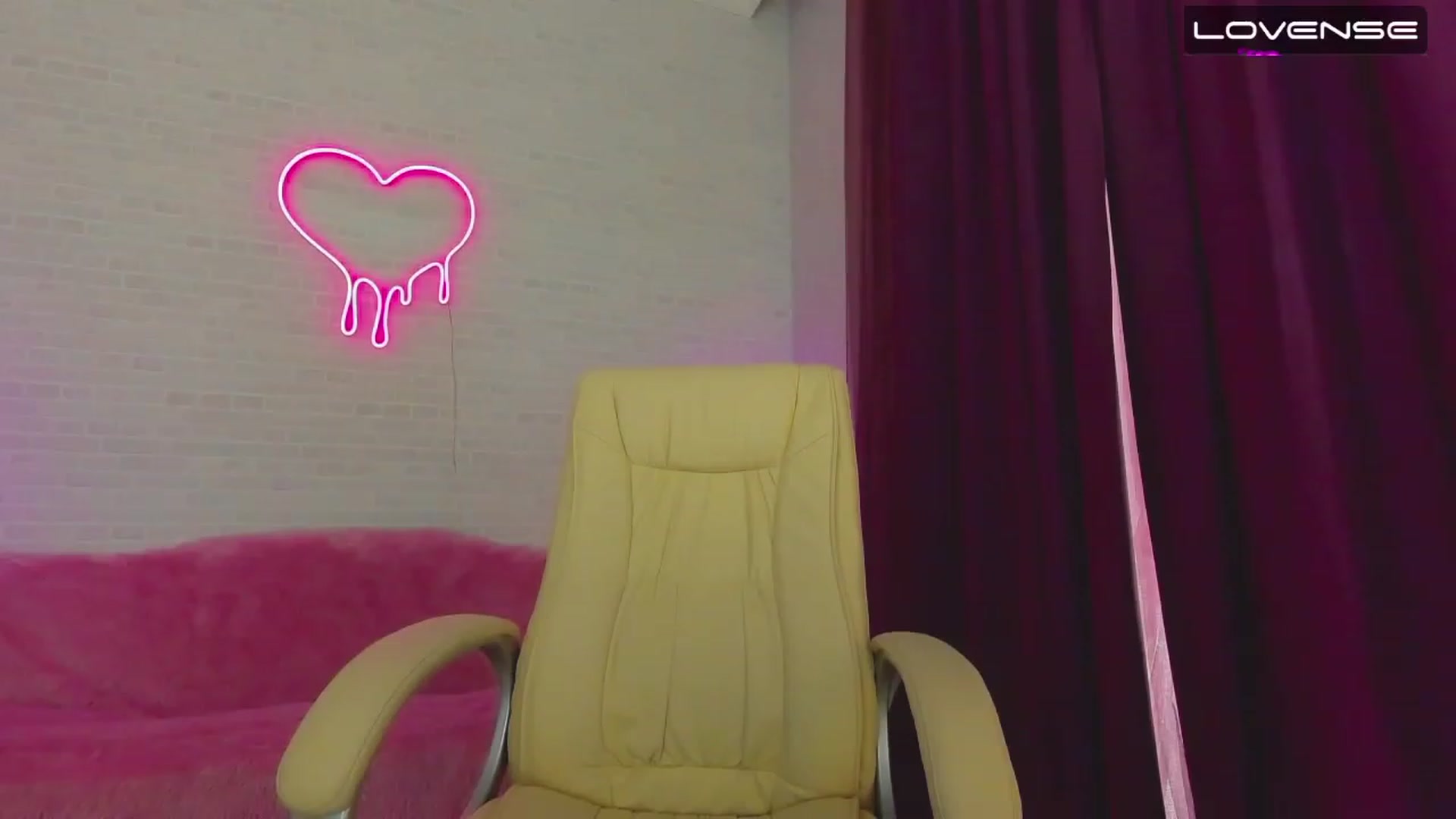 Gallery image thumbnail from EvaaKuniss's myfreecams stream on, 02/14/2023, 08:27 image 5 of 20