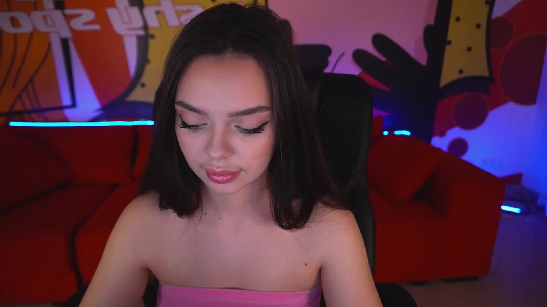 Gallery image thumbnail from EvaaKuniss's myfreecams stream on, 02/16/2023, 10:52 image 2 of 20