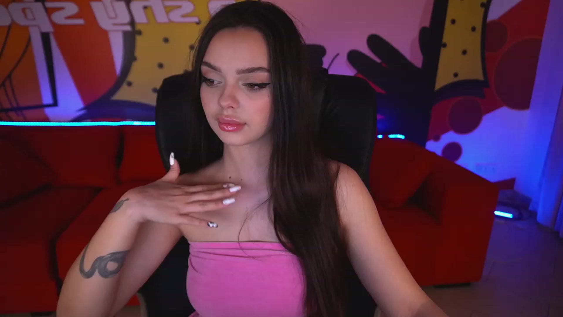 Gallery image thumbnail from EvaaKuniss's myfreecams stream on, 02/16/2023, 10:52 image 8 of 20