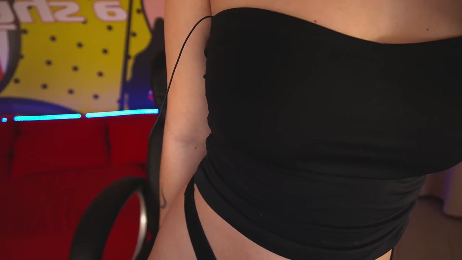 Gallery image thumbnail from EvaaKuniss's myfreecams stream on, 02/20/2023, 08:28 image 12 of 20