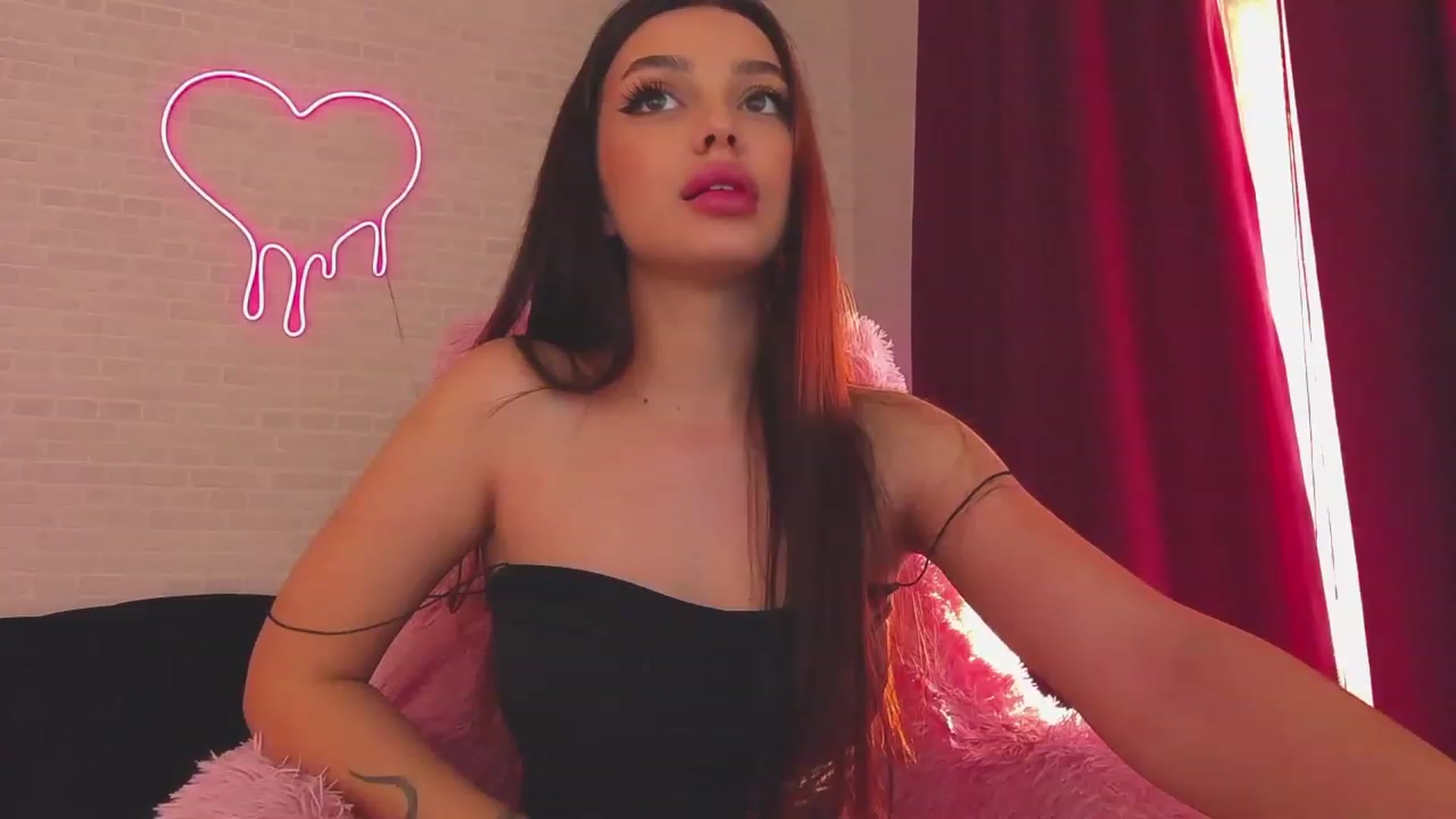 Gallery image thumbnail from EvaaKuniss's myfreecams stream on, 02/23/2023, 16:40 image 5 of 20