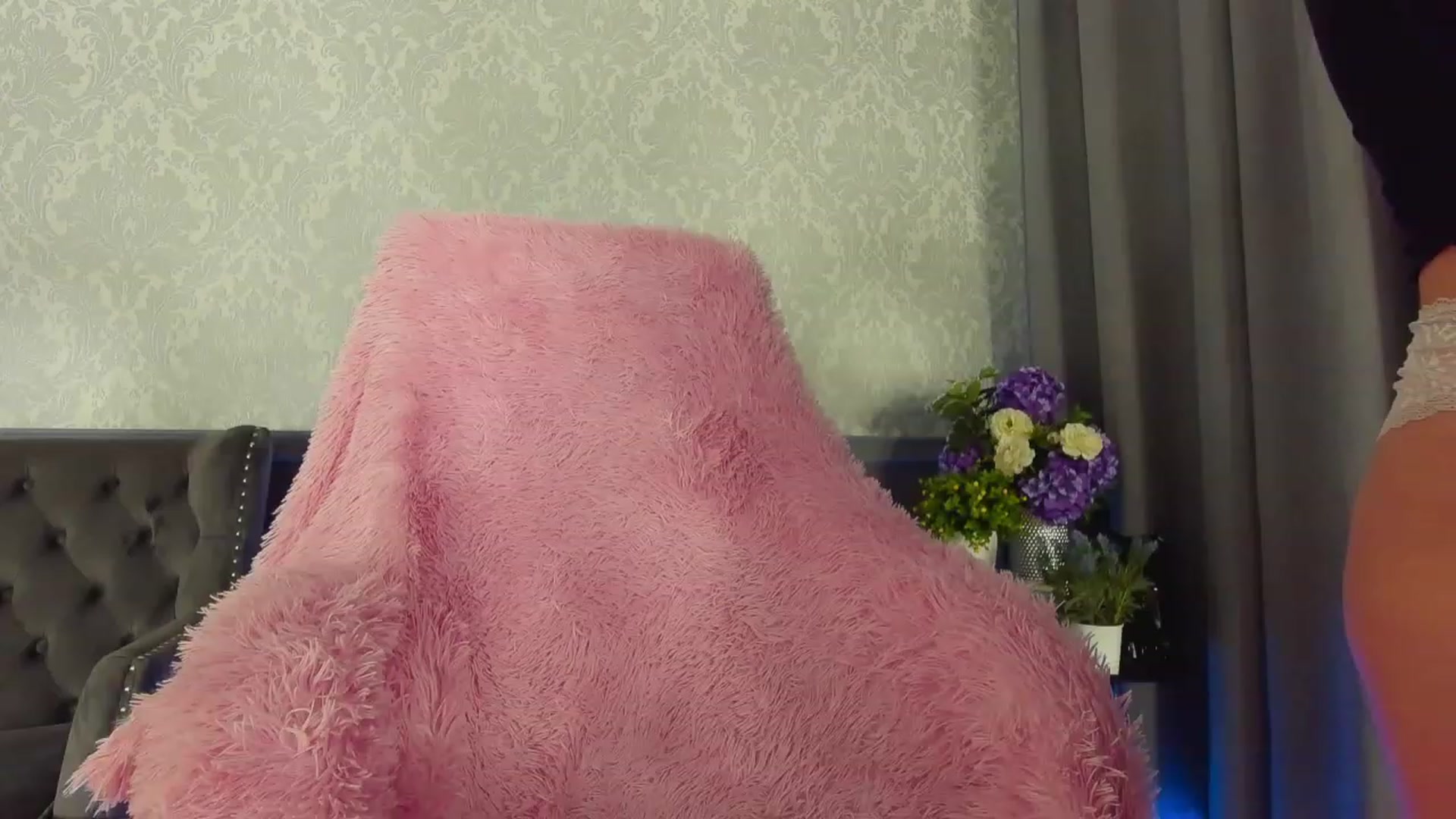 Gallery image thumbnail from EvaaKuniss's myfreecams stream on, 02/28/2023, 10:21 image 2 of 20
