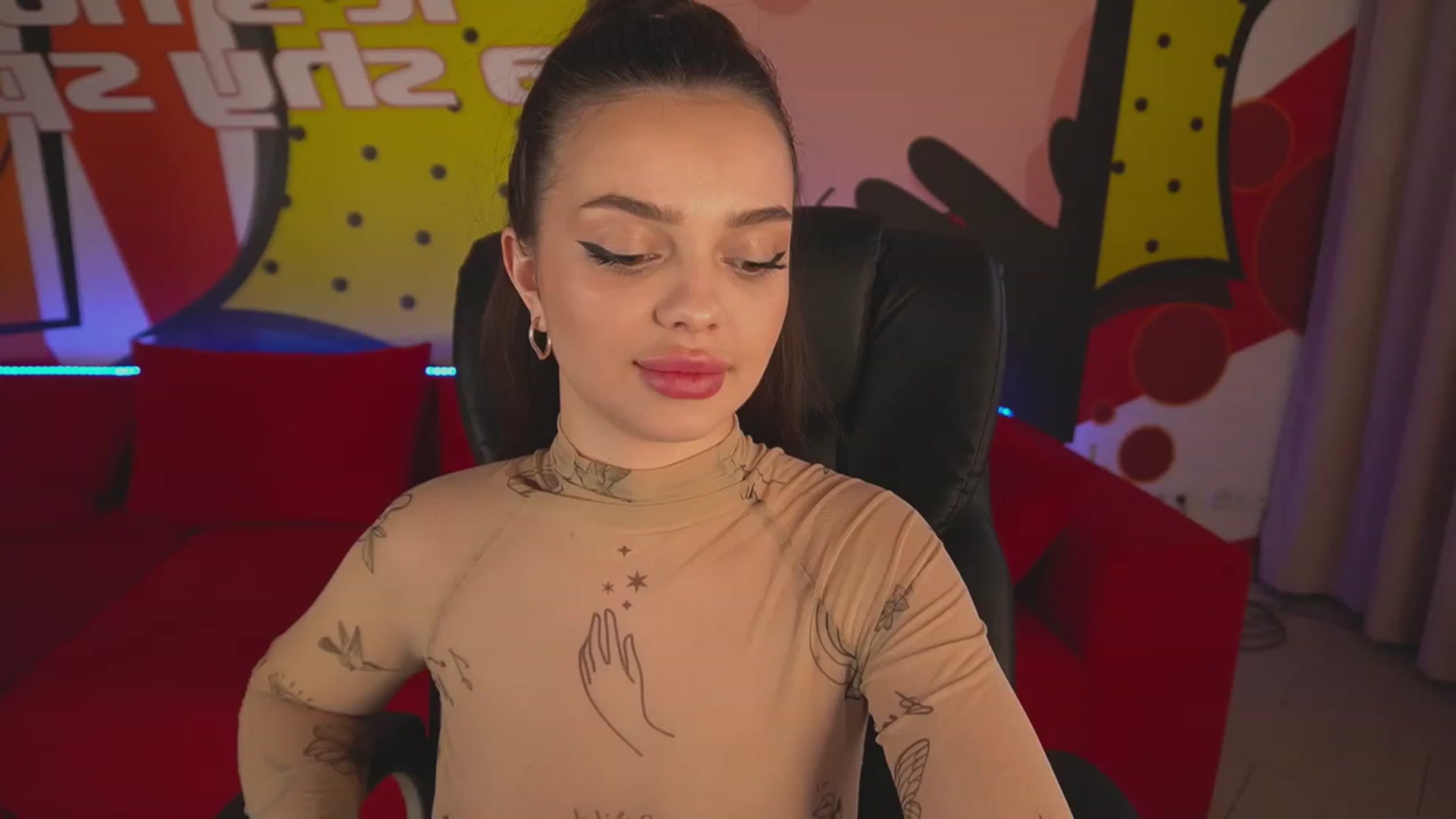 Gallery image thumbnail from EvaaKuniss's myfreecams stream on, 03/01/2023, 10:23 image 1 of 20