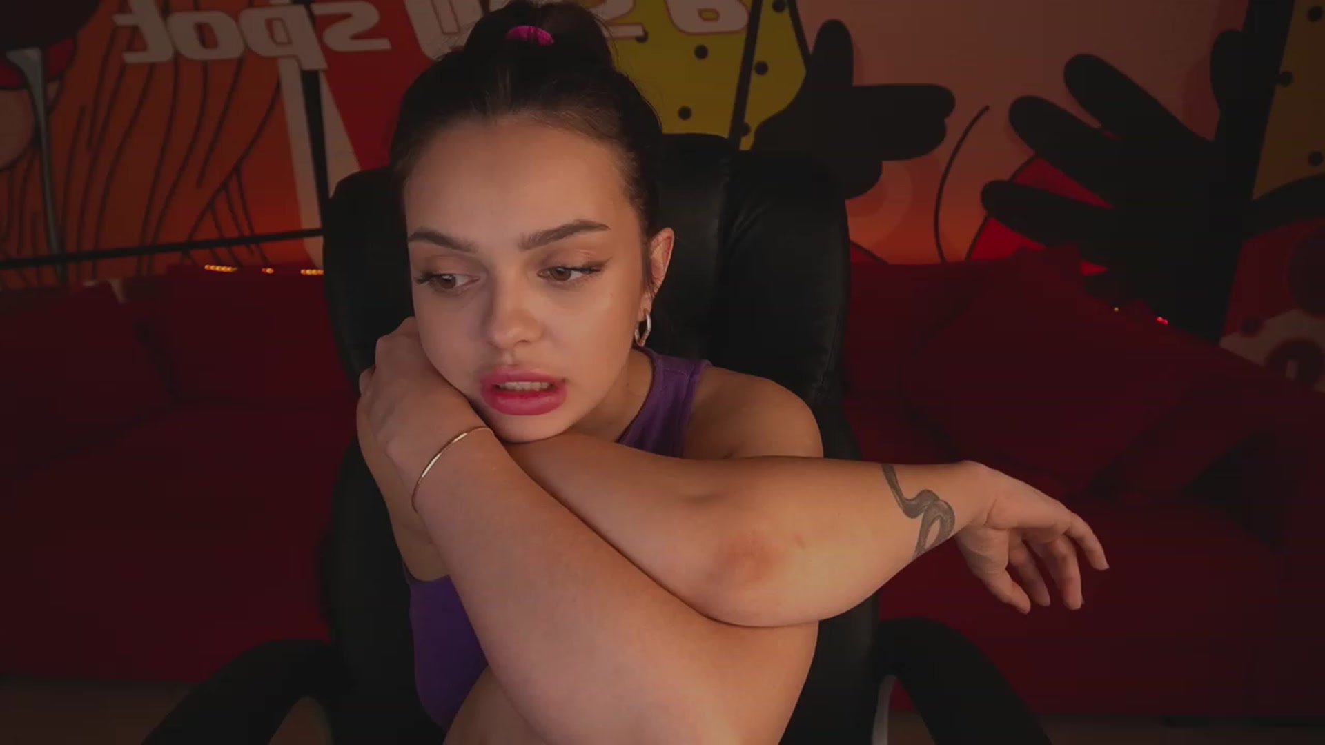 Gallery image thumbnail from EvaaKuniss's myfreecams stream on, 03/07/2023, 11:32 image 16 of 20