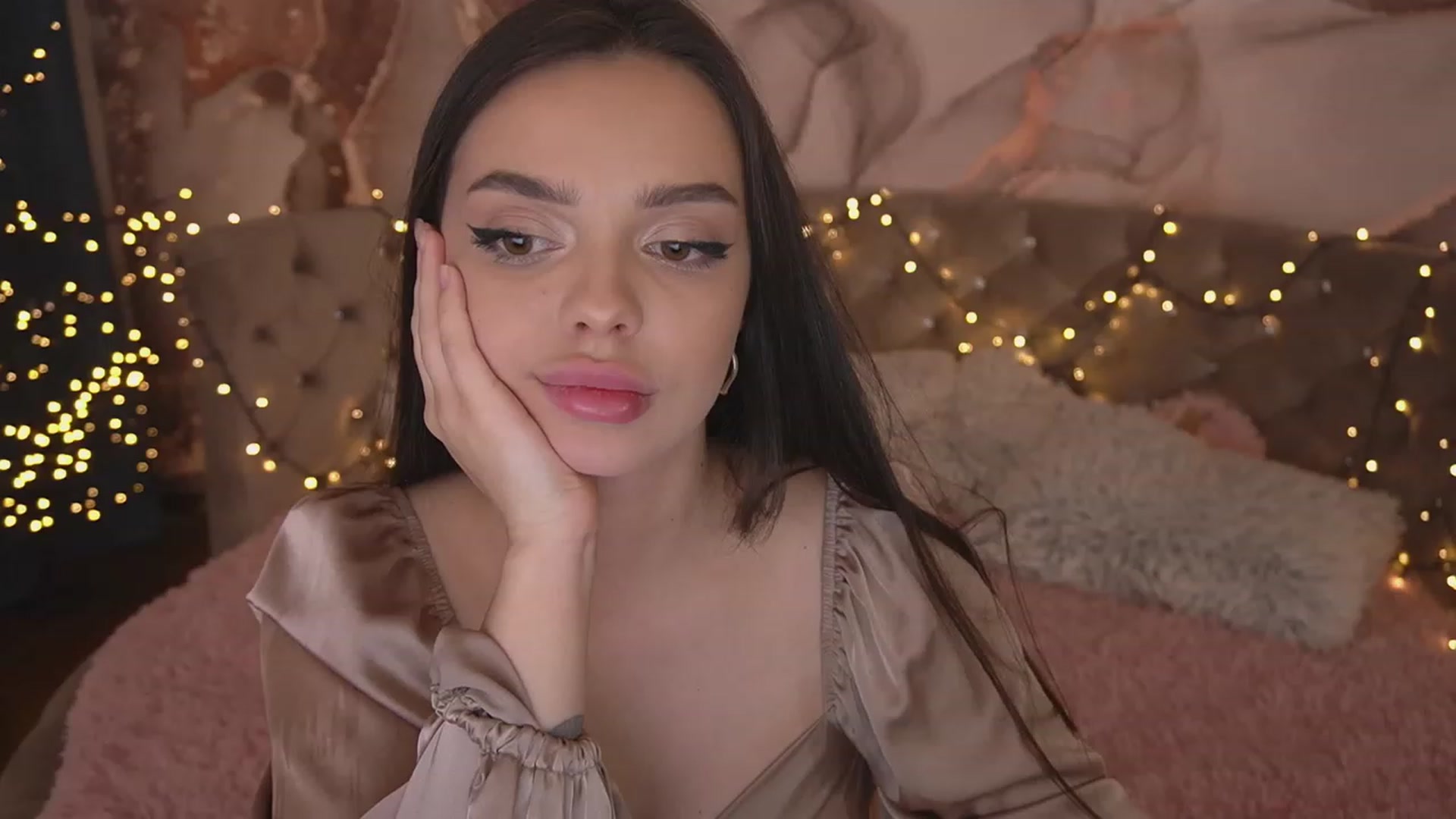 Gallery image thumbnail from EvaaKuniss's myfreecams stream on, 03/08/2023, 13:02 image 2 of 20
