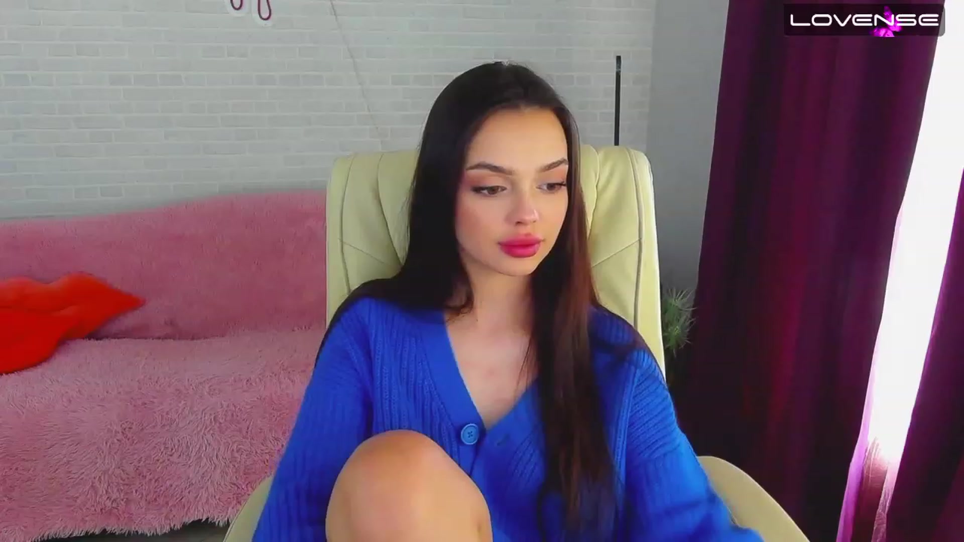 Gallery image thumbnail from EvaaKuniss's myfreecams stream on, 03/09/2023, 10:03 image 5 of 20