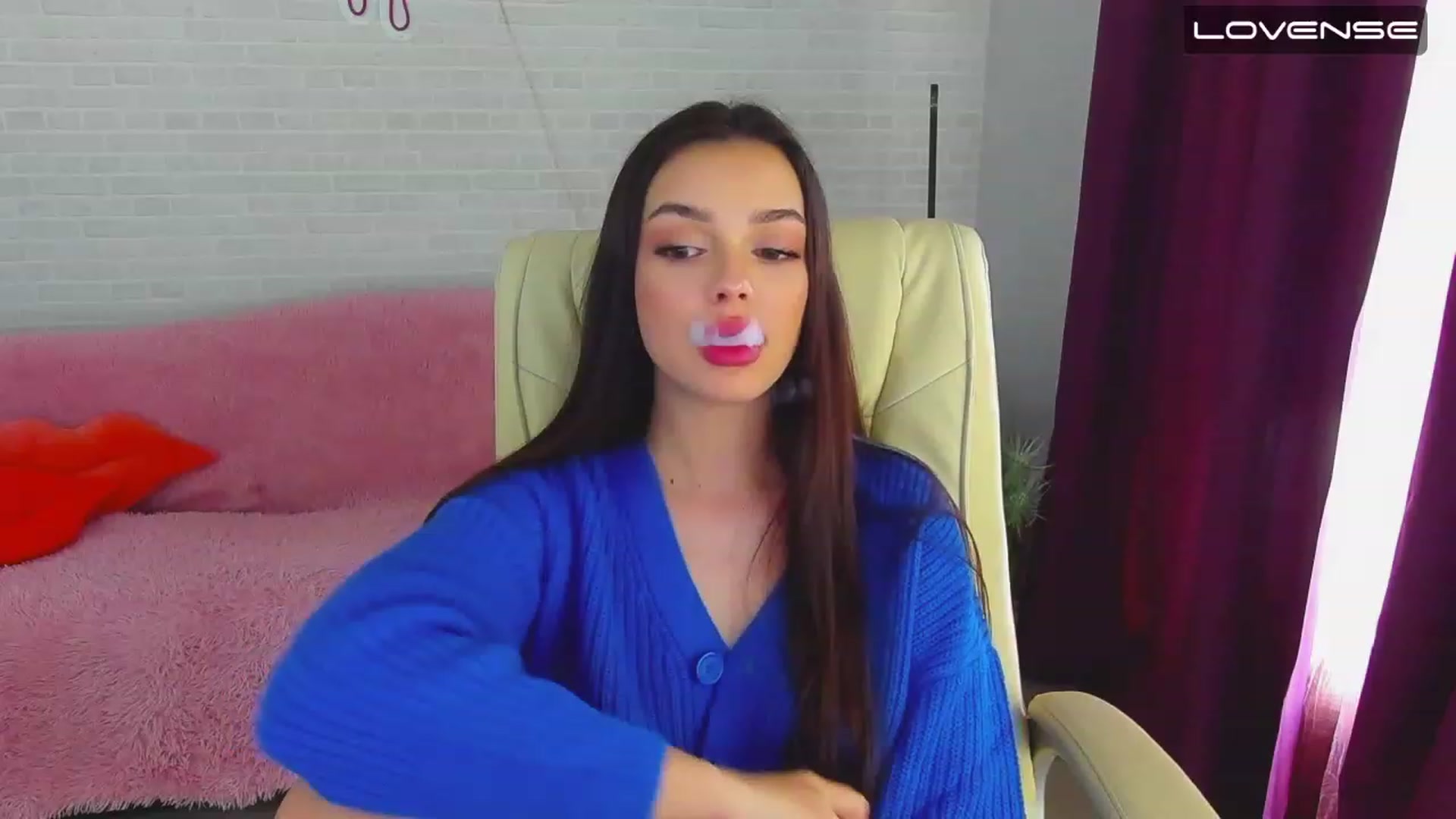Gallery image thumbnail from EvaaKuniss's myfreecams stream on, 03/09/2023, 10:03 image 9 of 20
