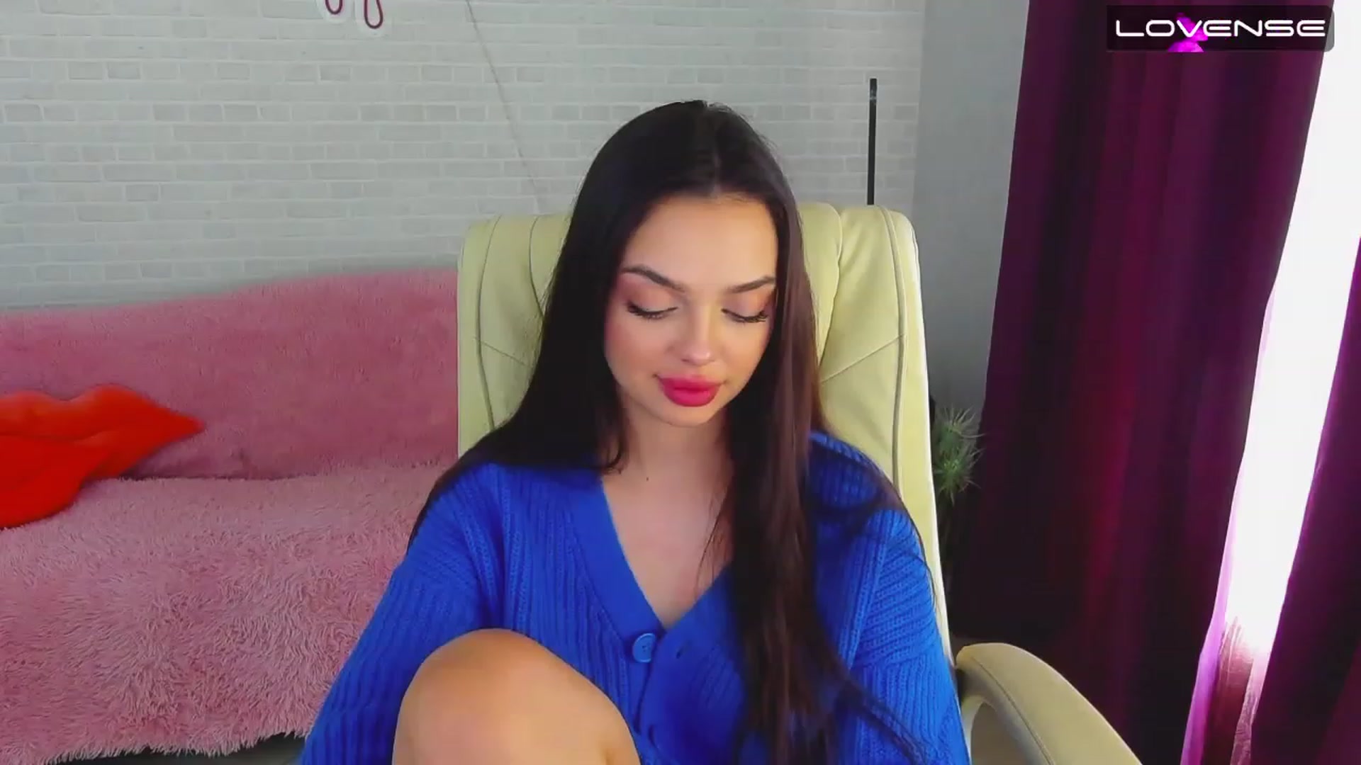 Gallery image thumbnail from EvaaKuniss's myfreecams stream on, 03/09/2023, 10:03 image 4 of 20