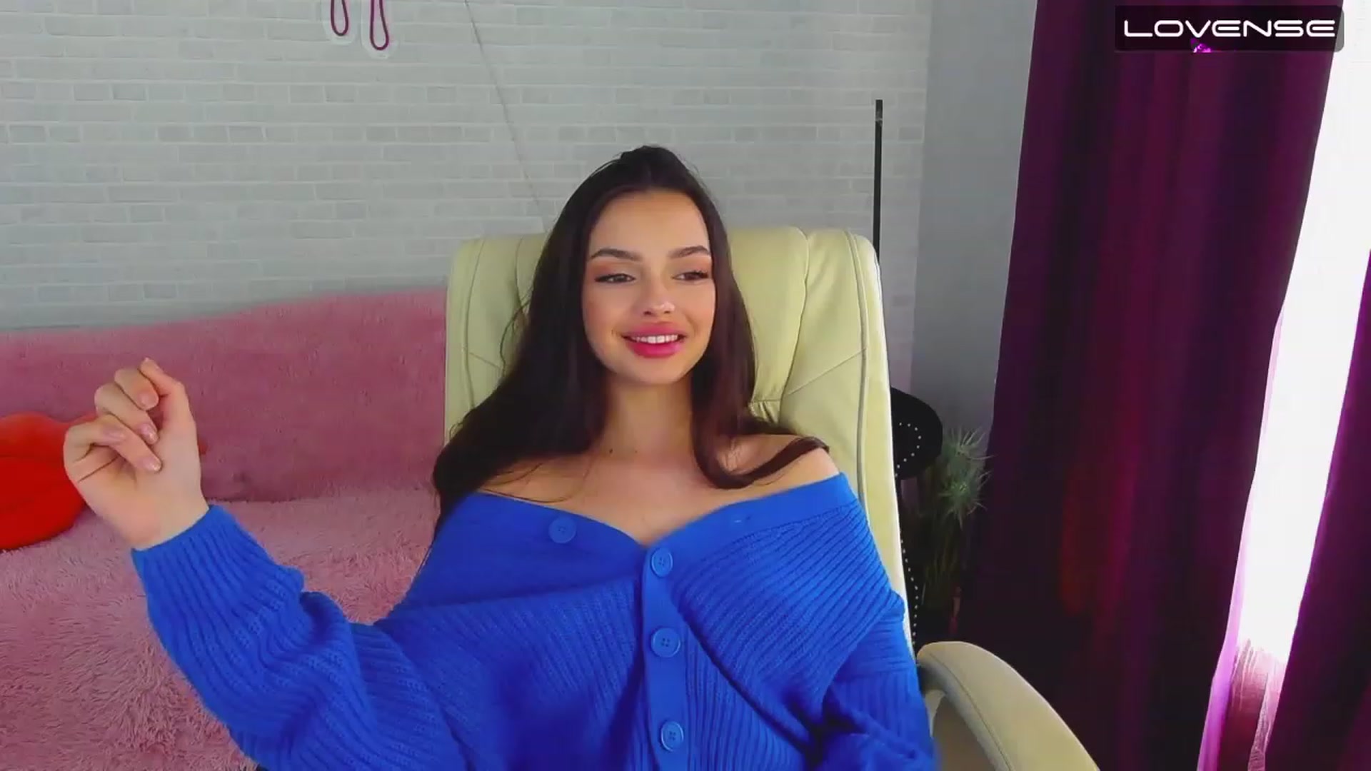 Gallery image thumbnail from EvaaKuniss's myfreecams stream on, 03/09/2023, 10:03 image 16 of 20