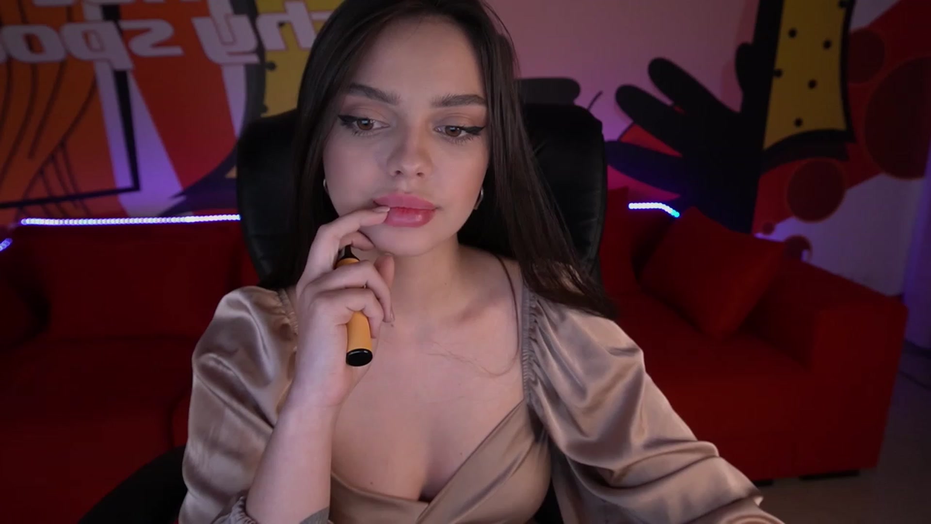 Gallery image thumbnail from EvaaKuniss's myfreecams stream on, 03/15/2023, 12:54 image 14 of 20