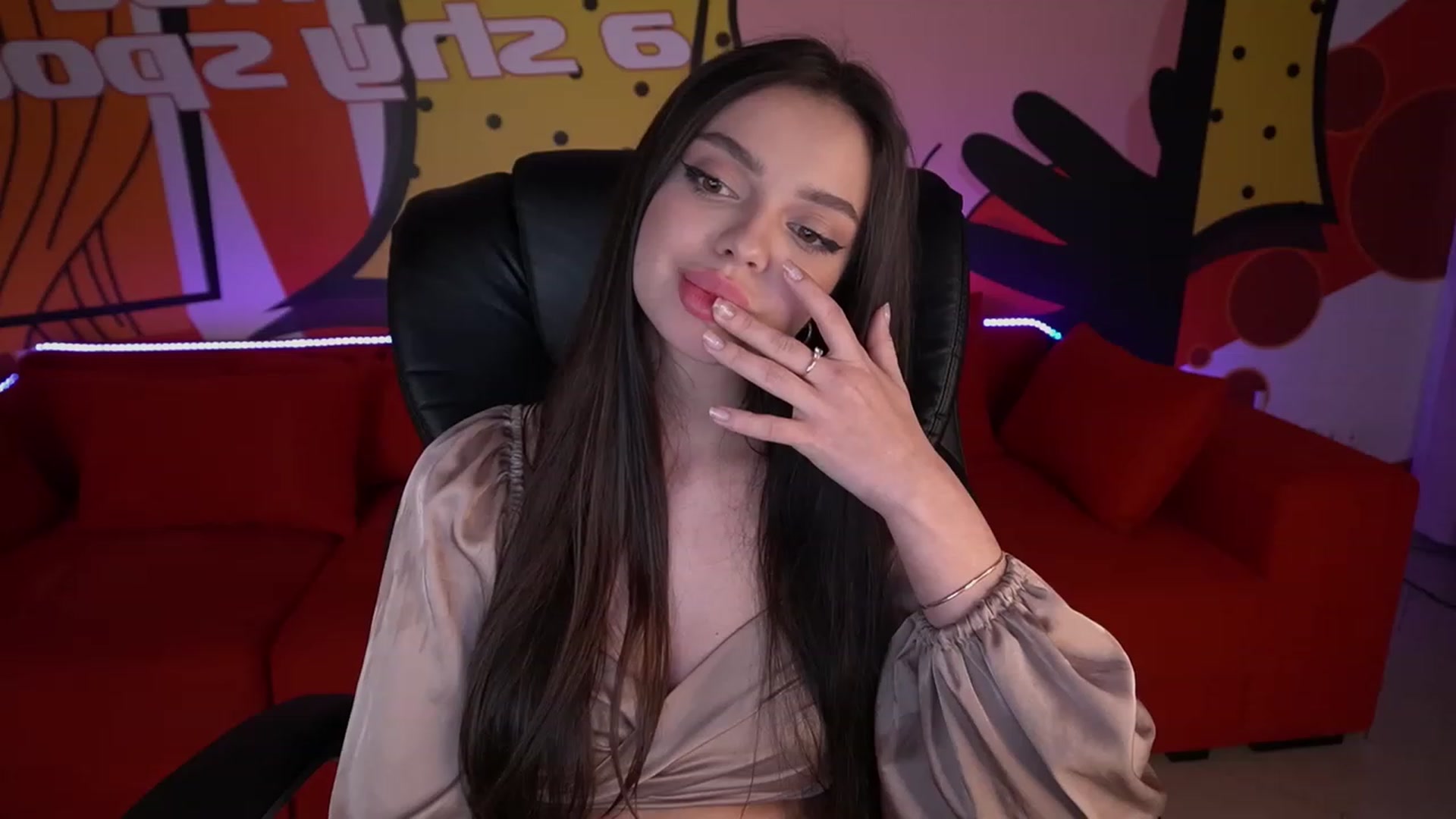 Gallery image thumbnail from EvaaKuniss's myfreecams stream on, 03/15/2023, 12:54 image 19 of 20