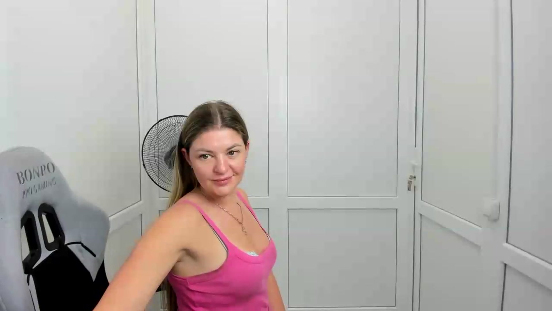 Gallery image thumbnail from EvaaSkyy's myfreecams stream on, 07/26/2026, 11:18 image 15 of 20
