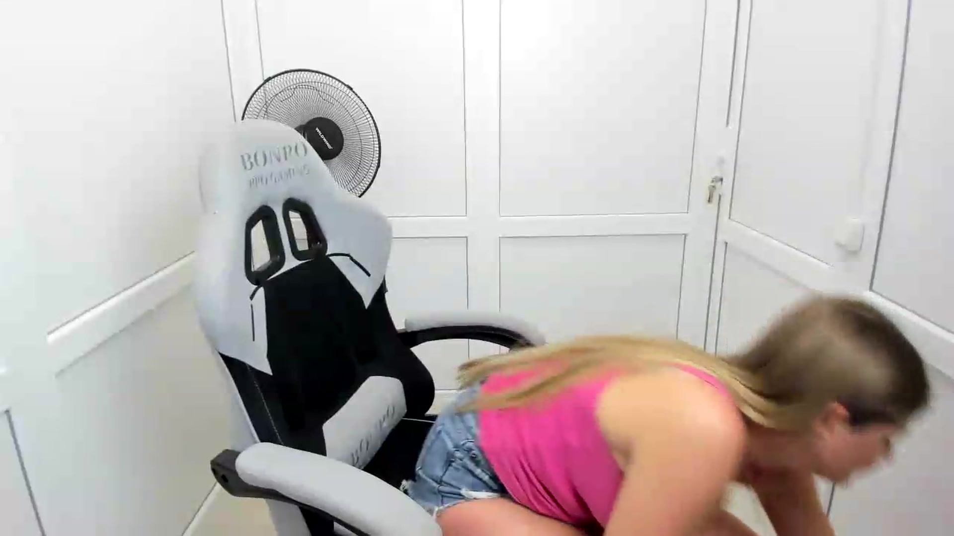 Gallery image thumbnail from EvaaSkyy's myfreecams stream on, 07/26/2026, 11:18 image 16 of 20