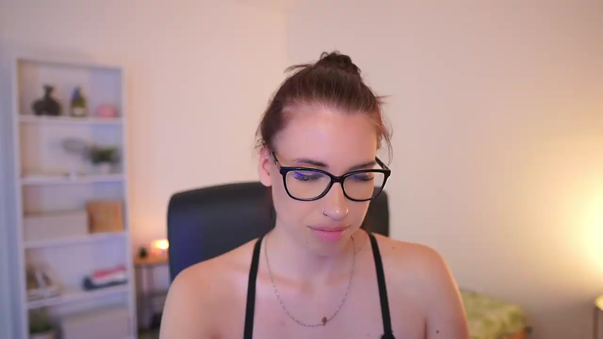 Gallery image thumbnail from Evagomess18's myfreecams stream on, 06/10/2026, 22:02 image 6 of 20