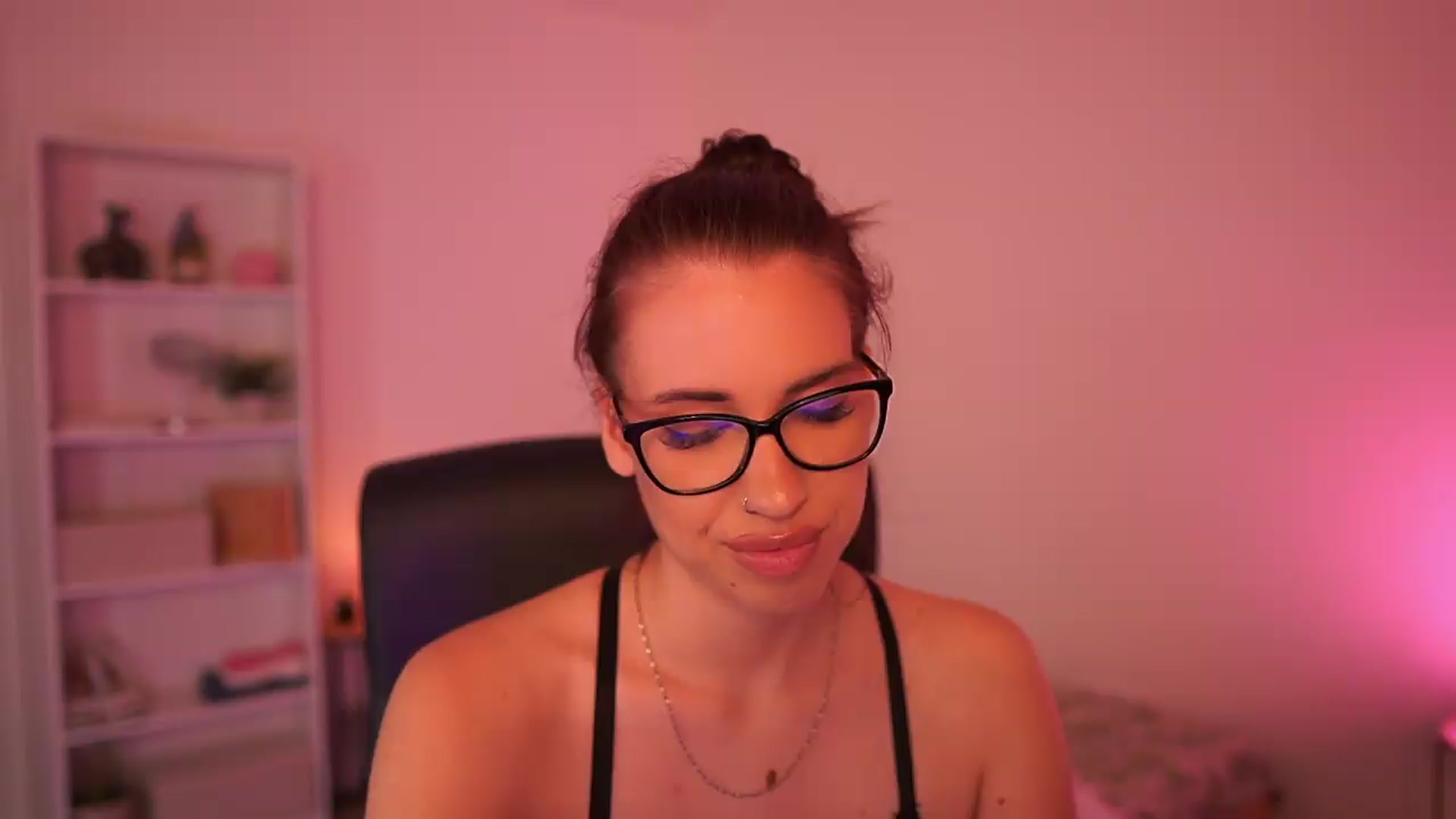 Gallery image thumbnail from Evagomess18's myfreecams stream on, 06/10/2026, 22:02 image 5 of 20