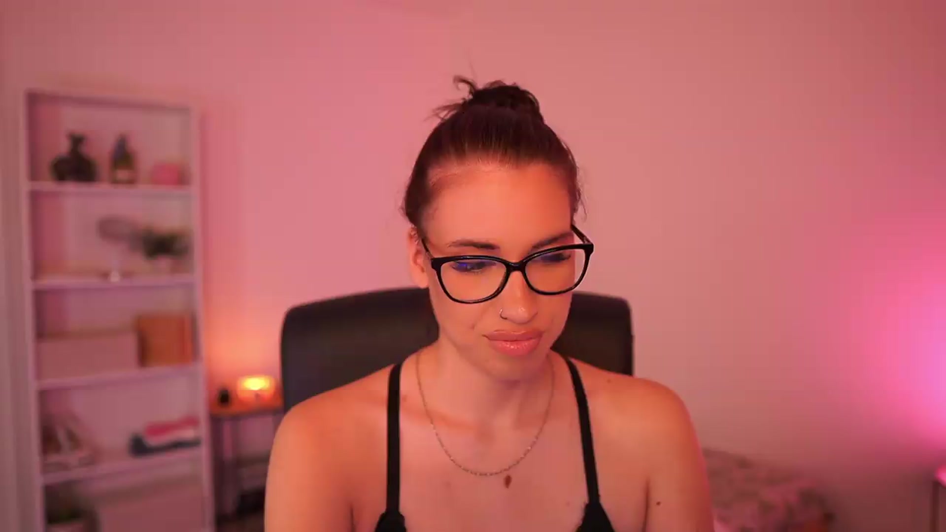 Gallery image thumbnail from Evagomess18's myfreecams stream on, 06/10/2026, 22:02 image 3 of 20