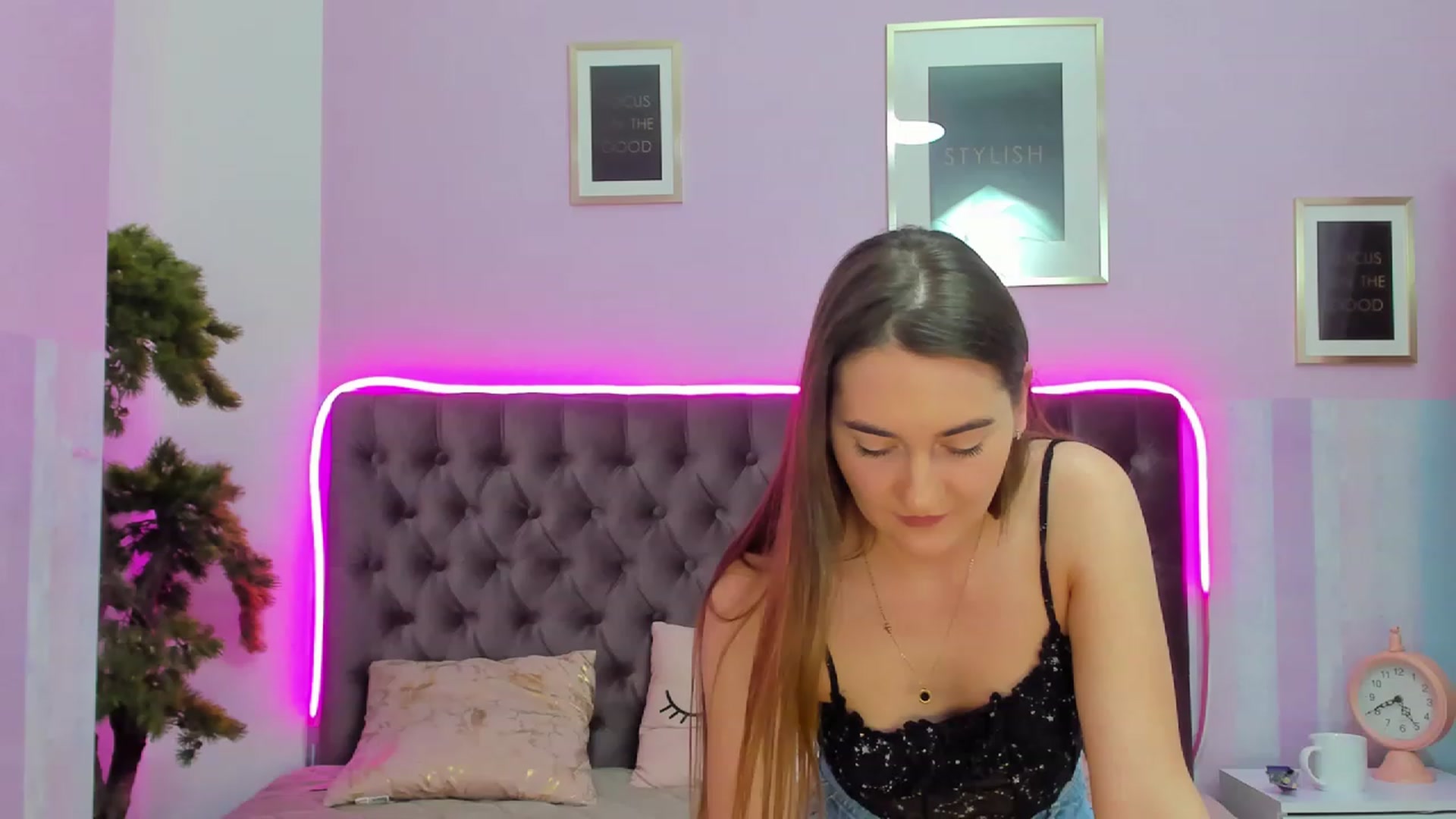 Gallery image thumbnail from Evalaniss's myfreecams stream on, 12/06/2022, 09:37 image 16 of 20
