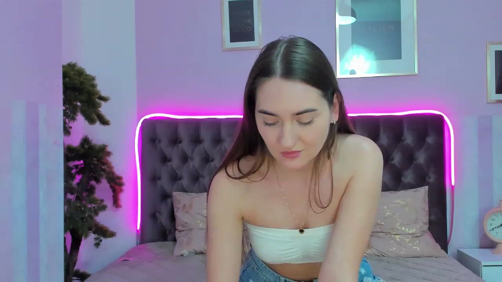 Gallery image thumbnail from Evalaniss's myfreecams stream on, 12/07/2022, 11:59 image 11 of 20
