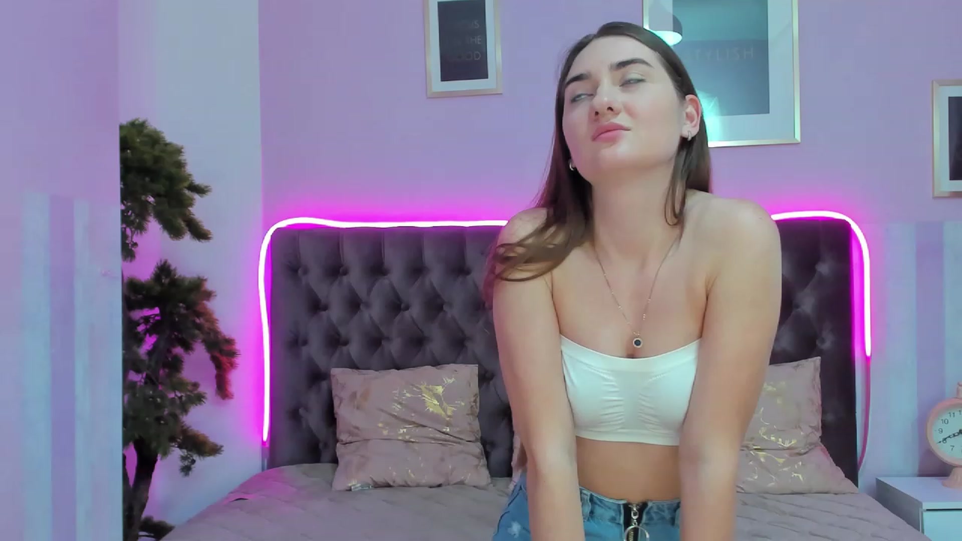 Gallery image thumbnail from Evalaniss's myfreecams stream on, 12/07/2022, 11:59 image 5 of 20