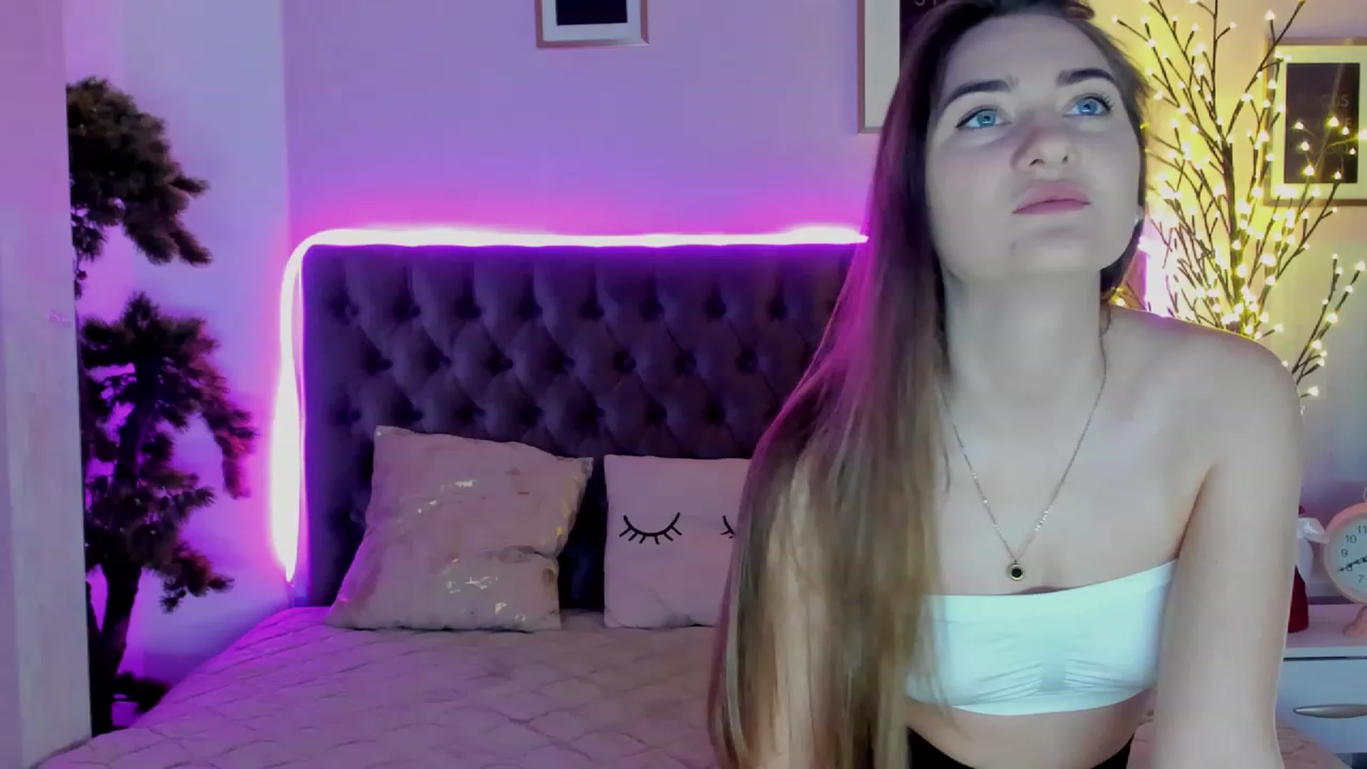 Gallery image thumbnail from Evalaniss's myfreecams stream on, 12/19/2022, 09:04 image 3 of 20
