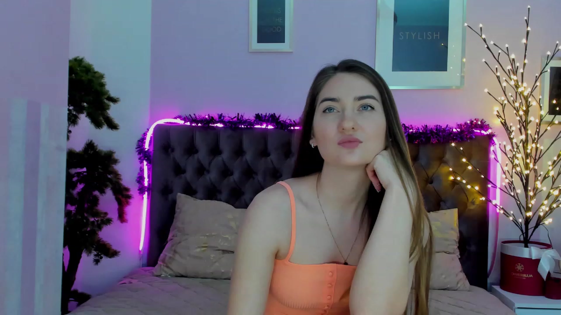 Gallery image thumbnail from Evalaniss's myfreecams stream on, 12/22/2022, 11:45 image 16 of 20