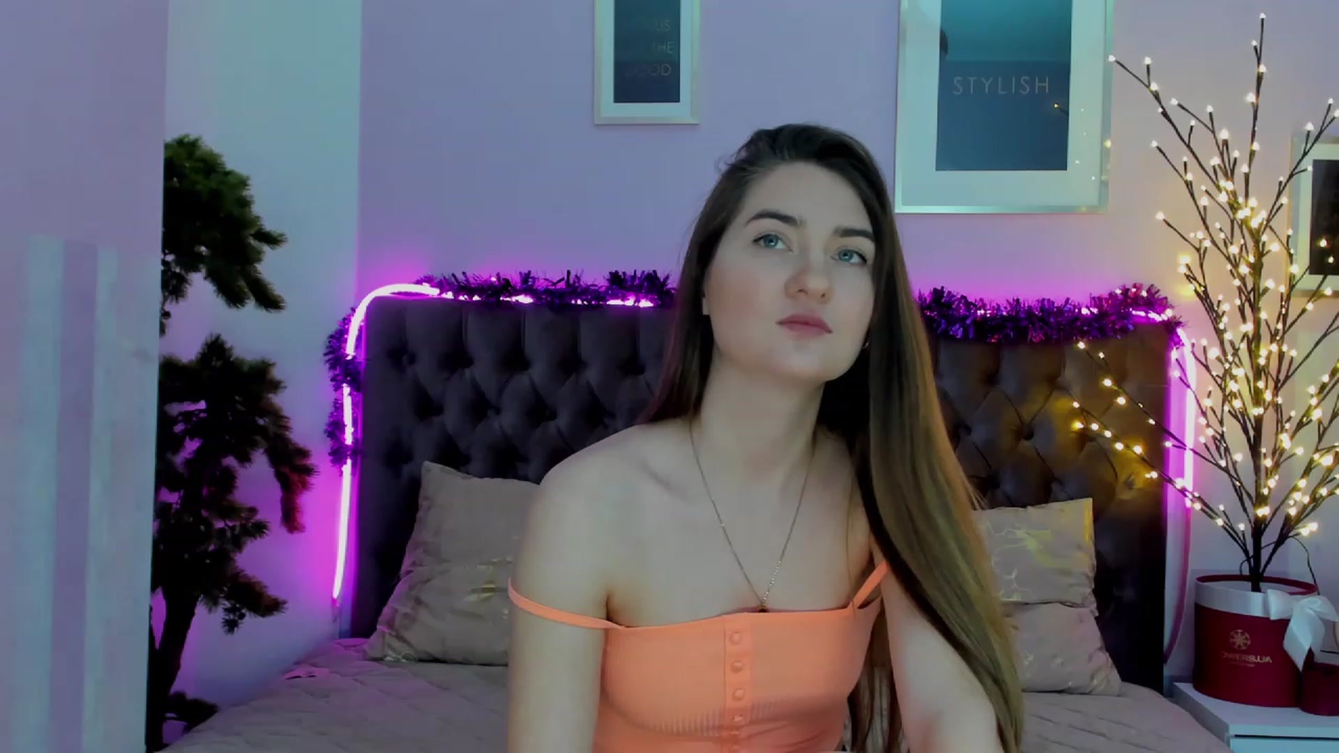 Gallery image thumbnail from Evalaniss's myfreecams stream on, 12/22/2022, 11:45 image 14 of 20