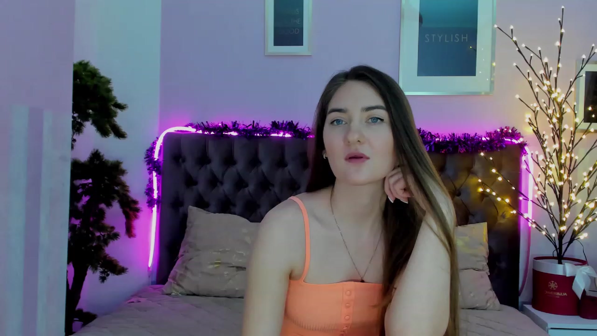 Gallery image thumbnail from Evalaniss's myfreecams stream on, 12/22/2022, 11:45 image 17 of 20