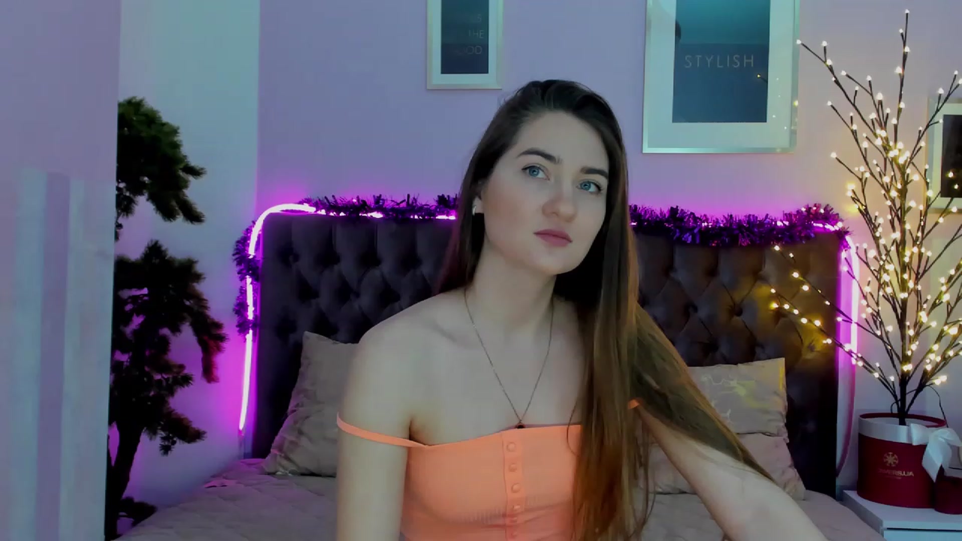 Gallery image thumbnail from Evalaniss's myfreecams stream on, 12/22/2022, 11:45 image 13 of 20