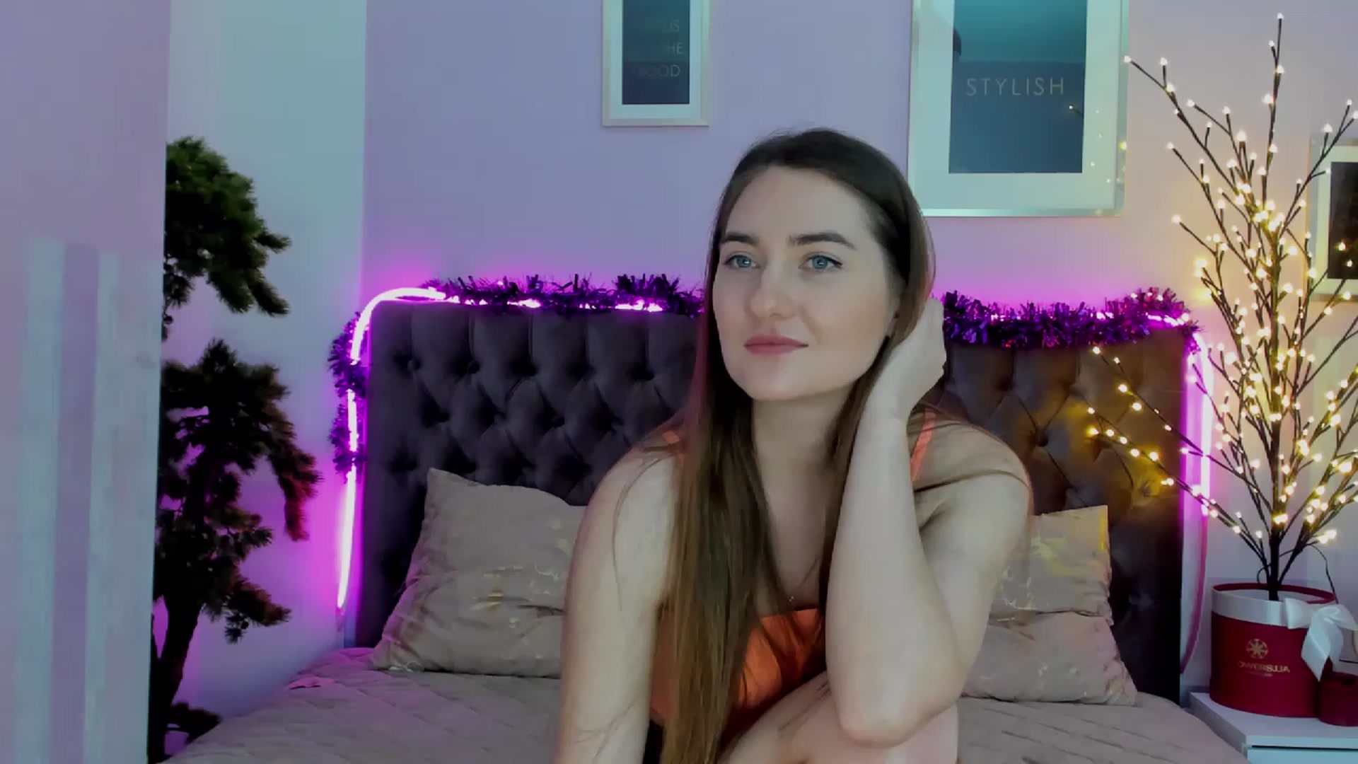 Gallery image thumbnail from Evalaniss's myfreecams stream on, 12/22/2022, 12:53 image 2 of 20