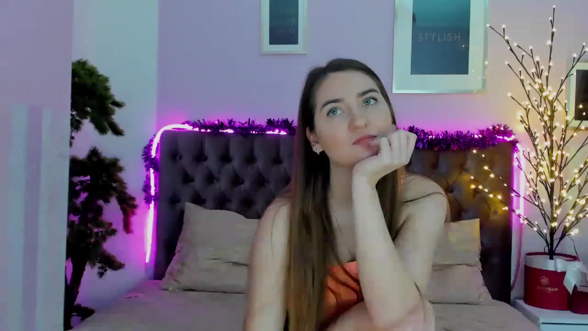 Gallery image thumbnail from Evalaniss's myfreecams stream on, 12/22/2022, 12:53 image 1 of 20