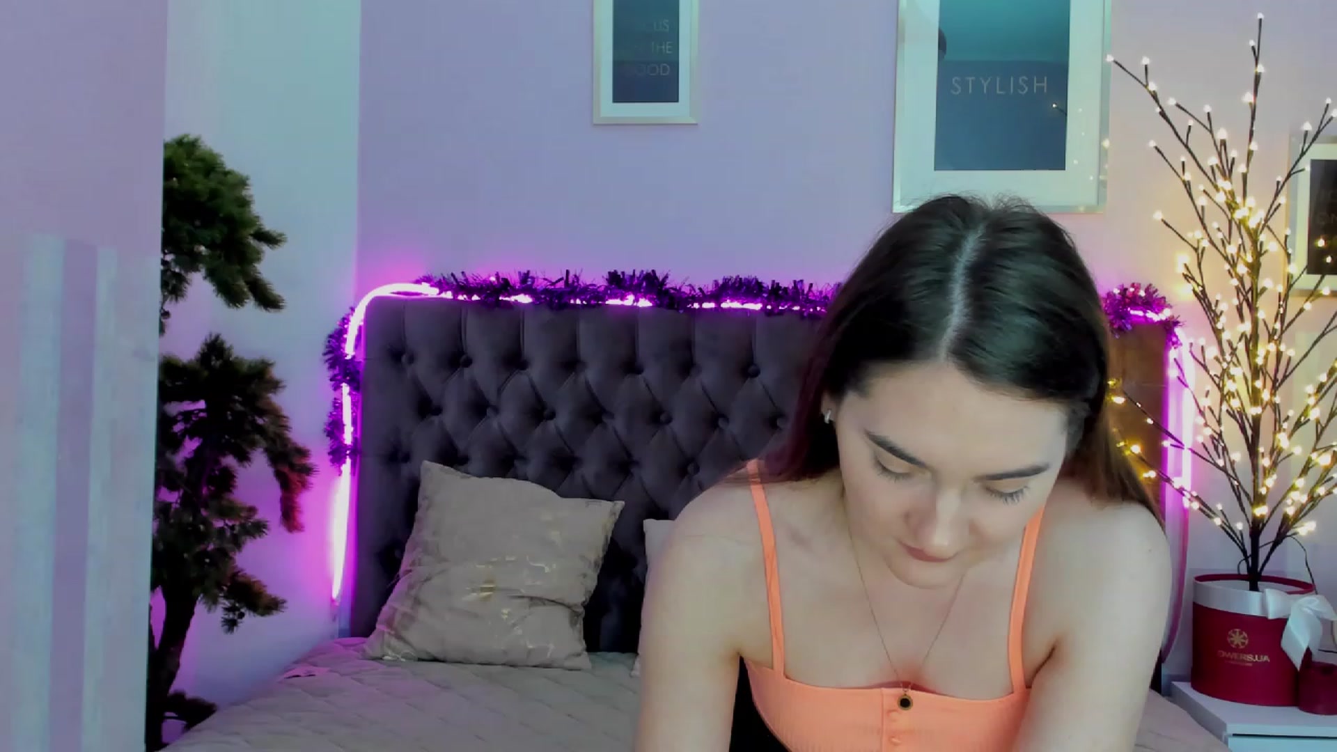 Gallery image thumbnail from Evalaniss's myfreecams stream on, 12/22/2022, 12:53 image 4 of 20