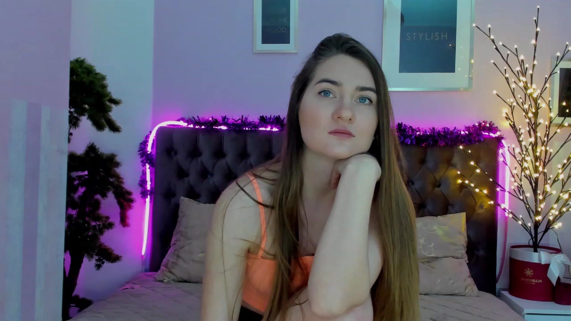 Gallery image thumbnail from Evalaniss's myfreecams stream on, 12/22/2022, 12:53 image 14 of 20