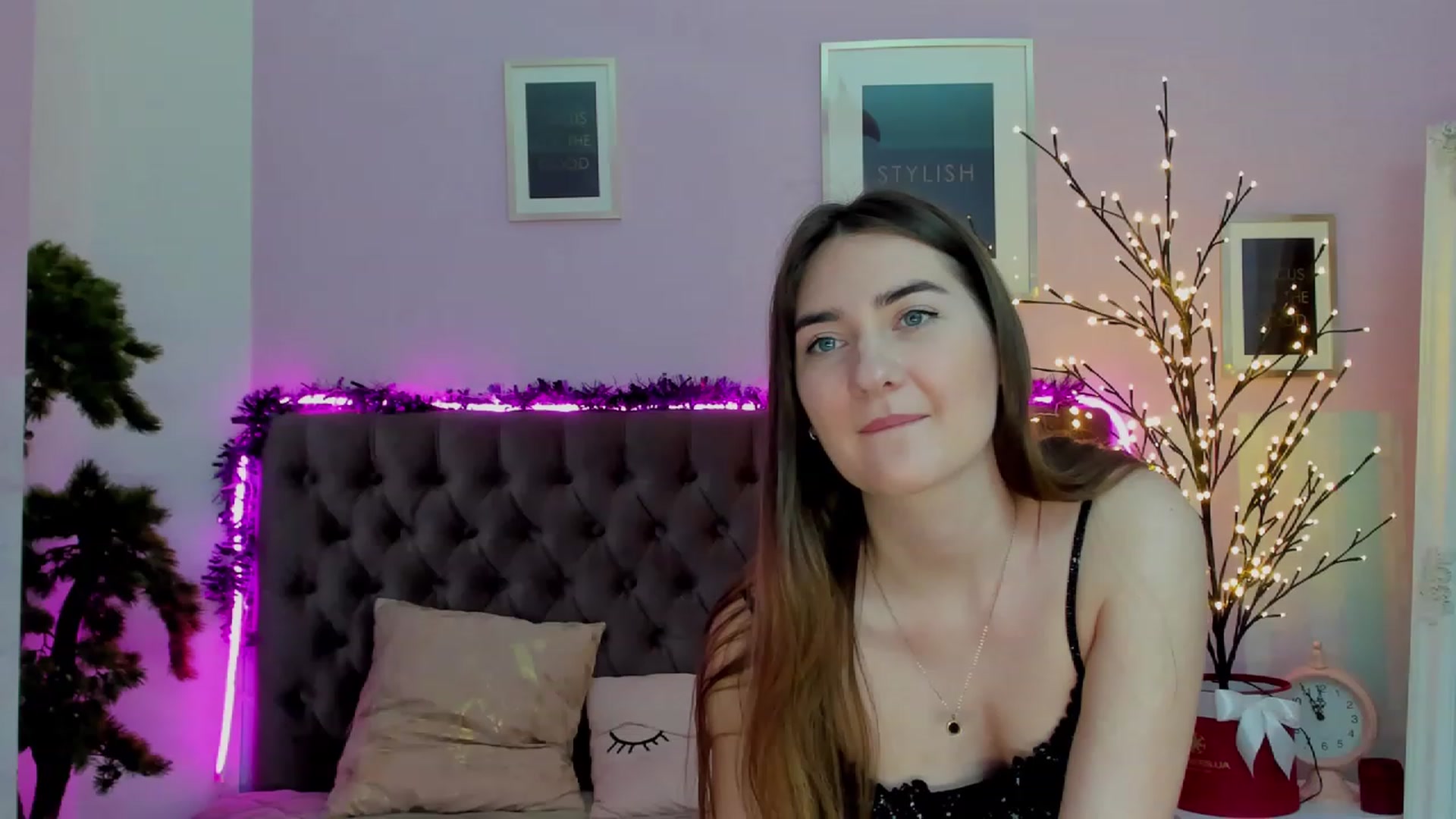 Gallery image thumbnail from Evalaniss's myfreecams stream on, 12/26/2022, 12:44 image 9 of 20