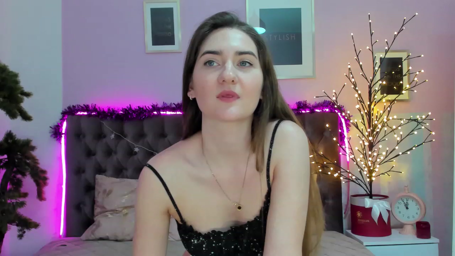 Gallery image thumbnail from Evalaniss's myfreecams stream on, 12/30/2022, 12:00 image 16 of 20