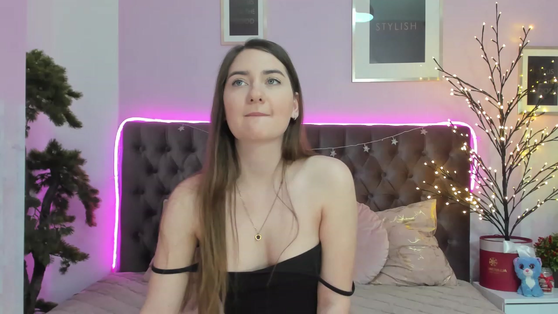 Gallery image thumbnail from Evalaniss's myfreecams stream on, 01/12/2023, 11:45 image 12 of 20