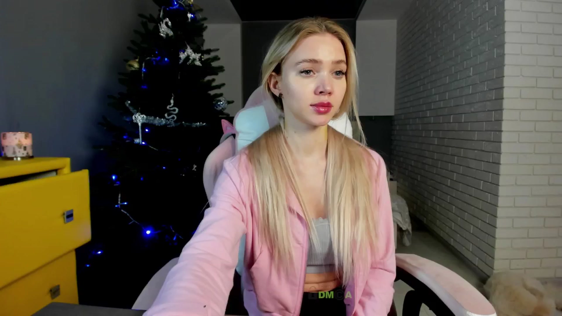 Gallery image thumbnail from Evali's myfreecams stream on, 12/25/2024, 19:34 image 7 of 20