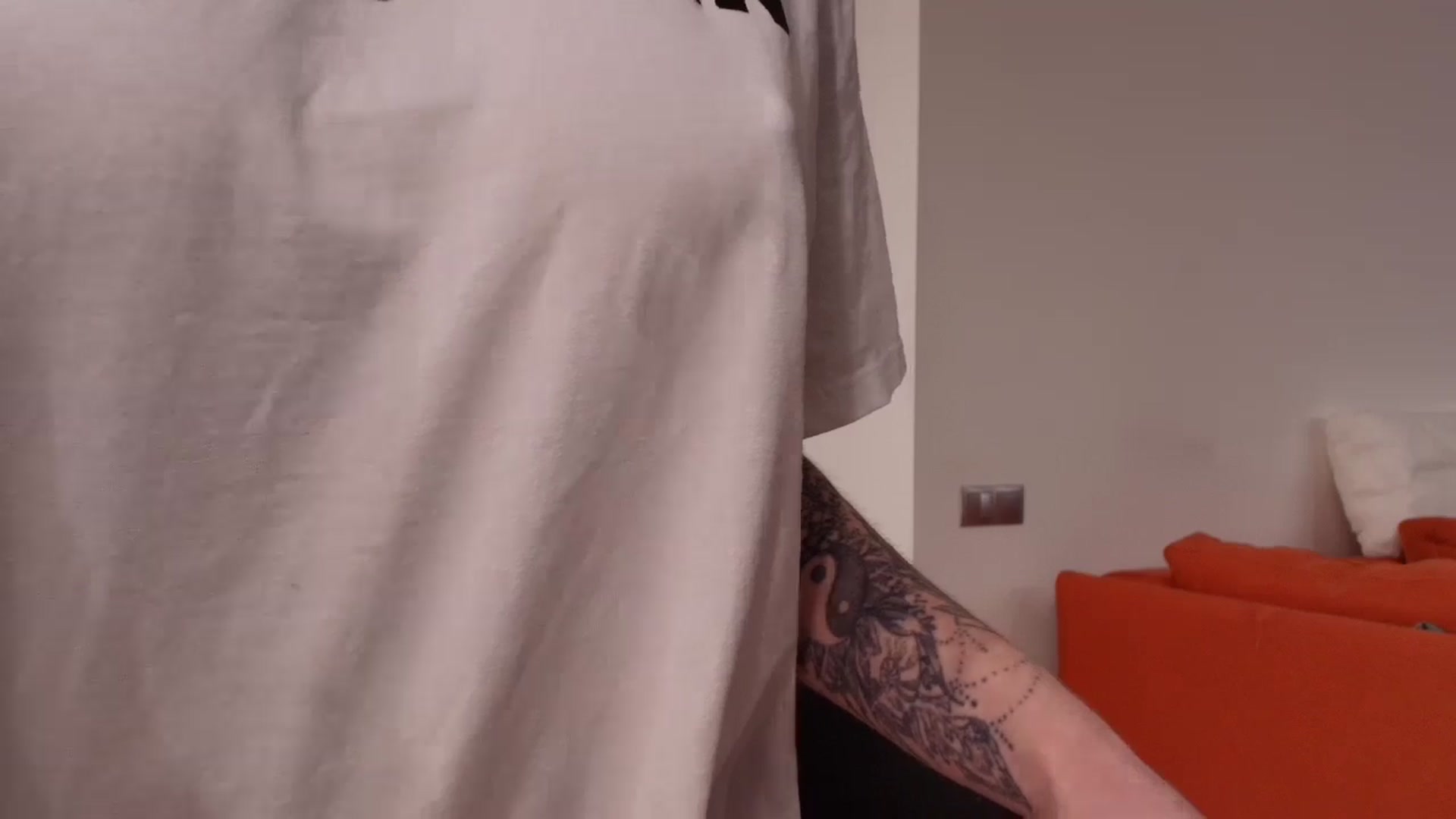 Gallery image thumbnail from Evali's myfreecams stream on, 04/05/2026, 19:11 image 10 of 20