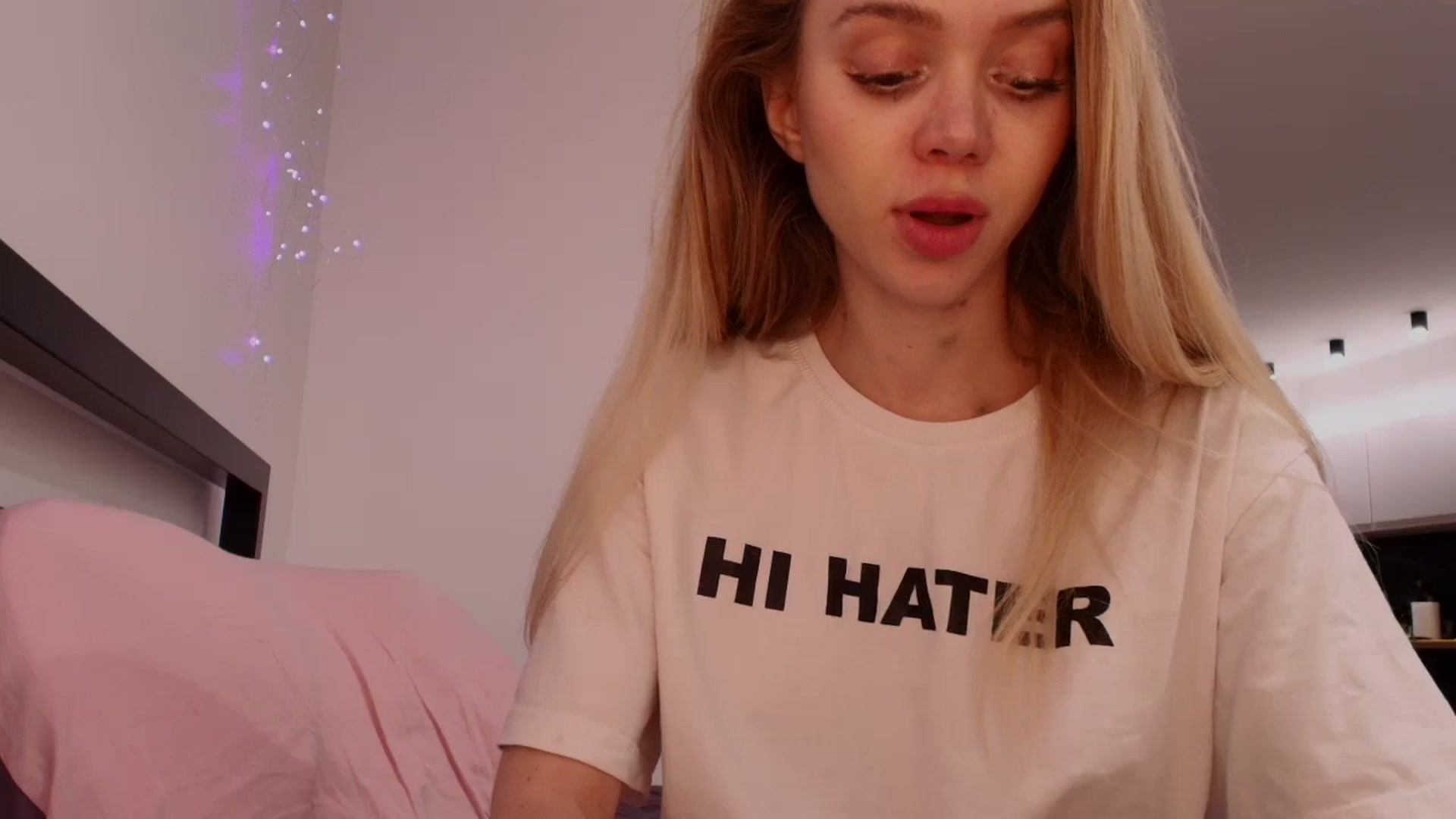 Gallery image thumbnail from Evali's myfreecams stream on, 04/05/2026, 19:11 image 13 of 20